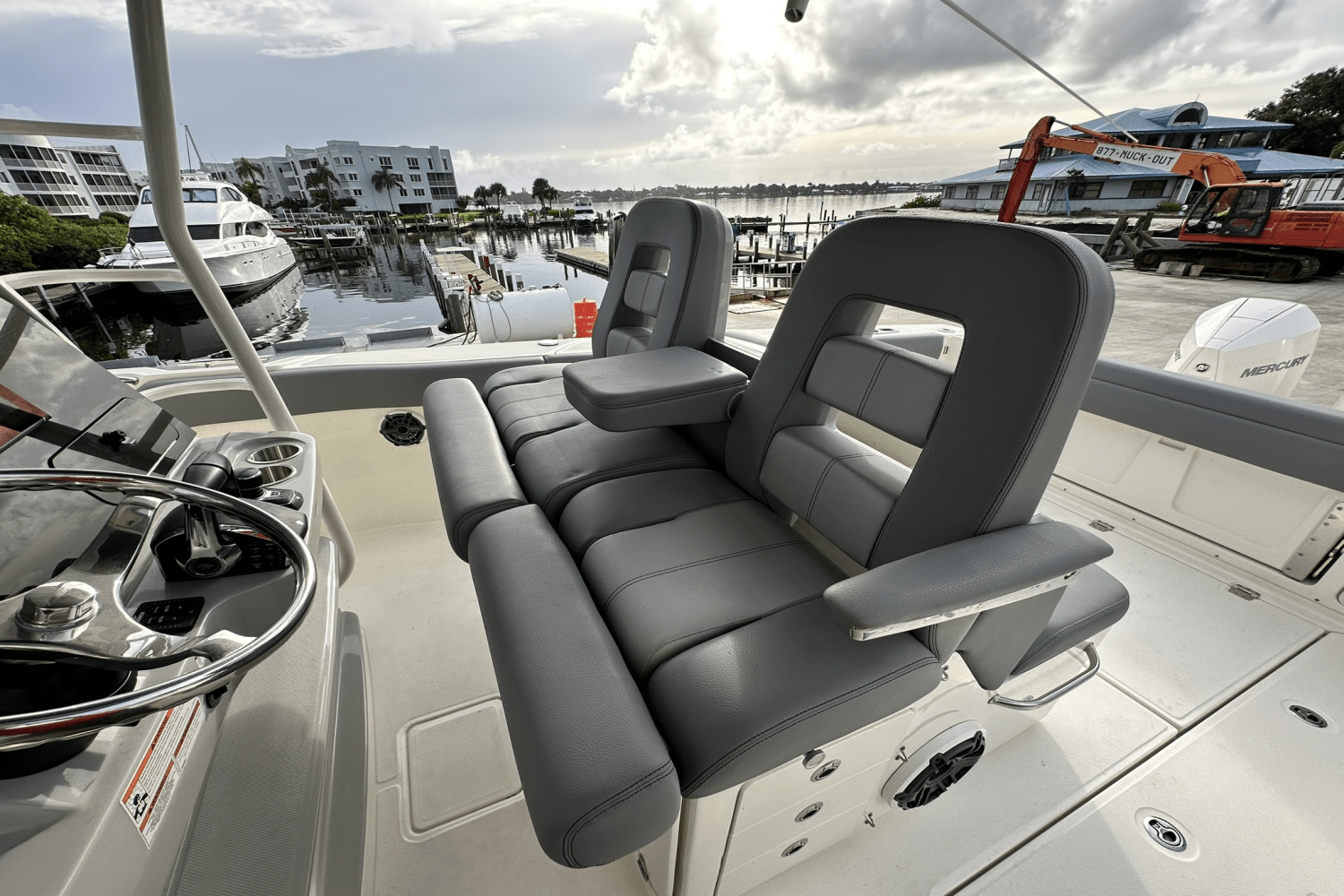 Slide: The Image of Boston Whaler 330 OUTRAGE 2023 - 27