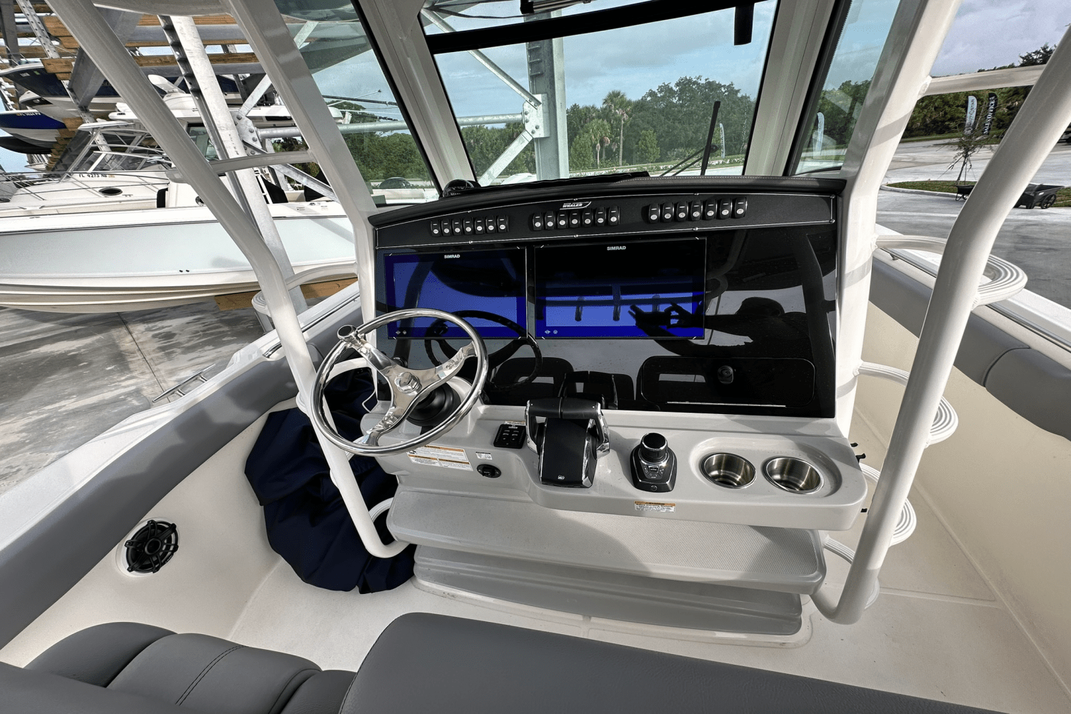 Slide: The Image of Boston Whaler 330 OUTRAGE 2023 - 28