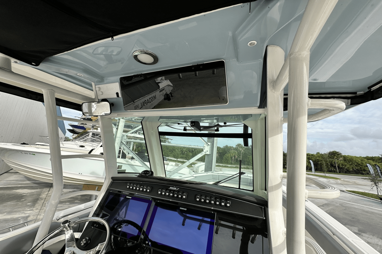 Slide: The Image of Boston Whaler 330 OUTRAGE 2023 - 29