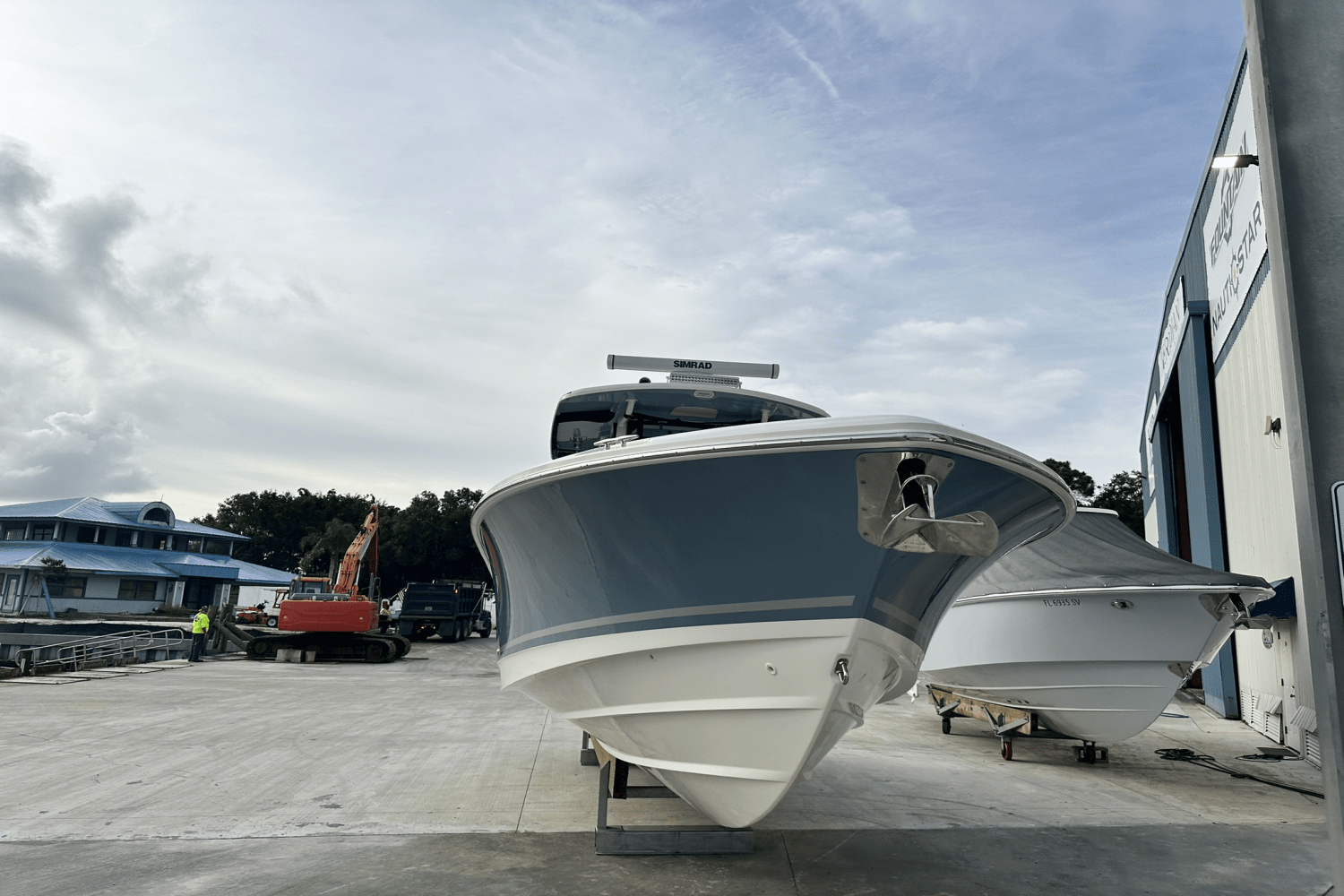 Slide: The Image of Boston Whaler 330 OUTRAGE 2023 - 3