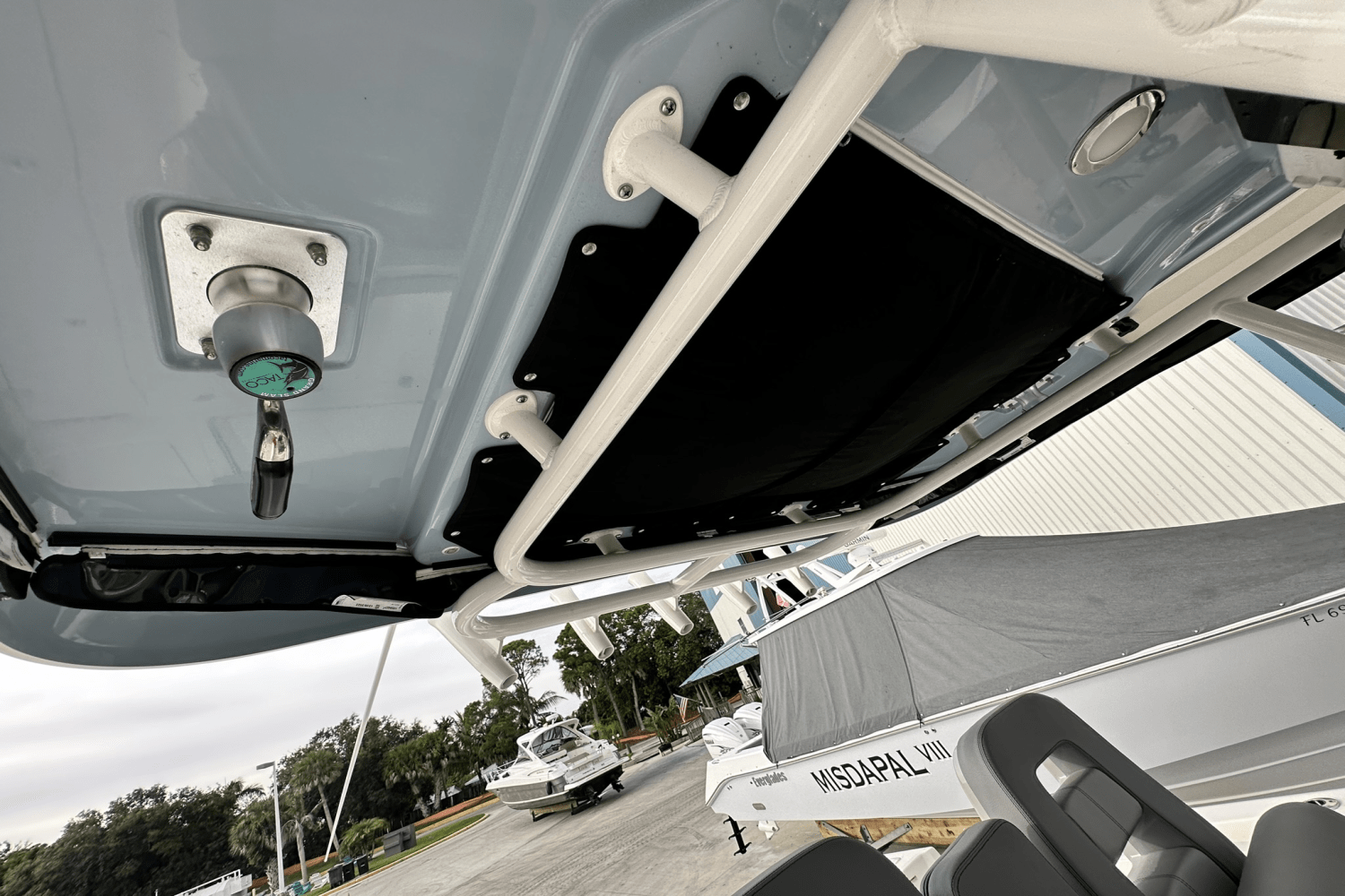 Slide: The Image of Boston Whaler 330 OUTRAGE 2023 - 30