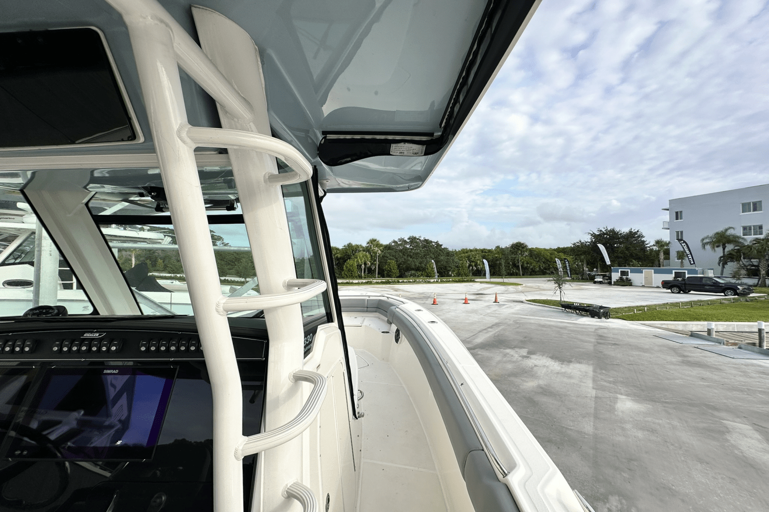 Slide: The Image of Boston Whaler 330 OUTRAGE 2023 - 31