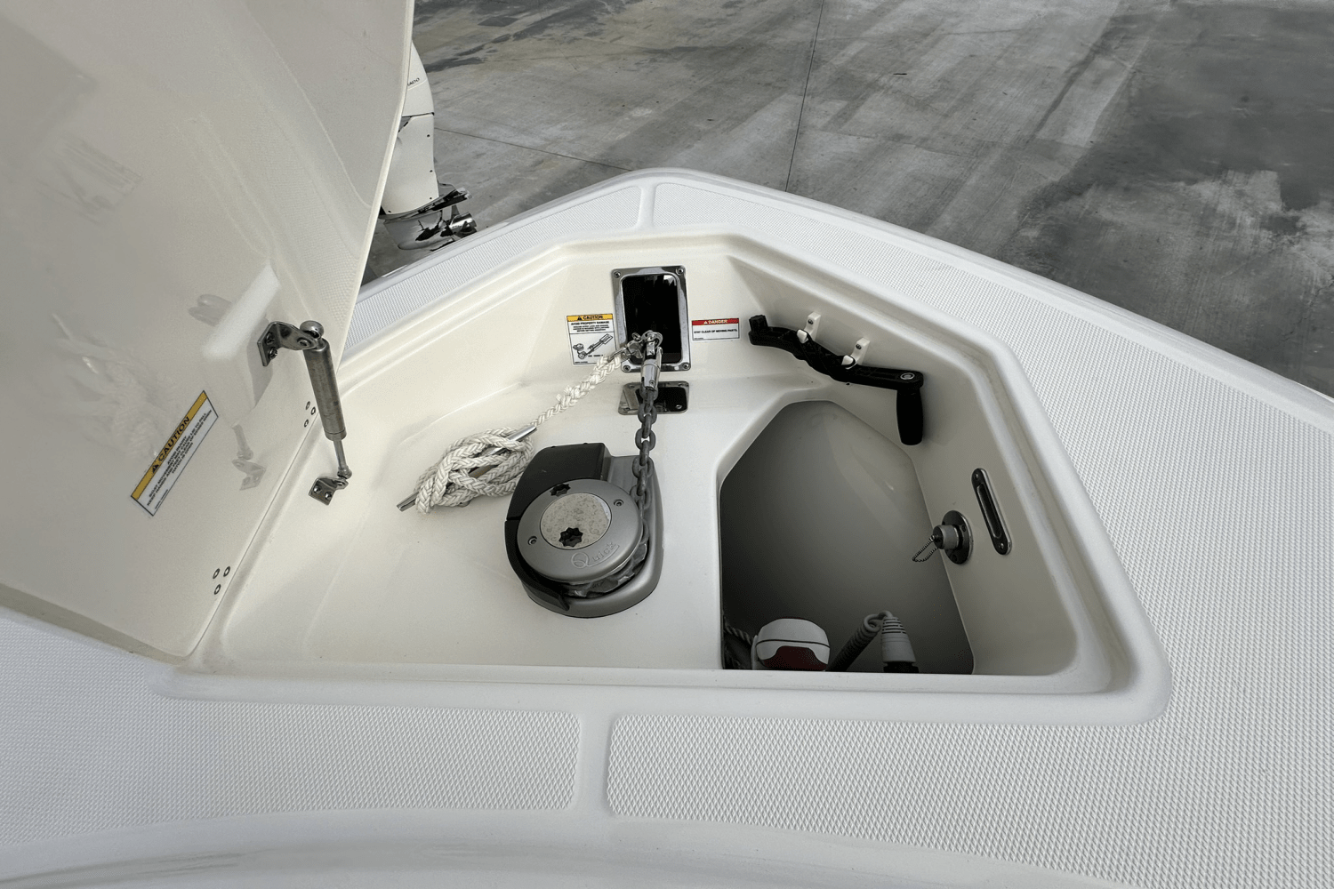 Slide: The Image of Boston Whaler 330 OUTRAGE 2023 - 34