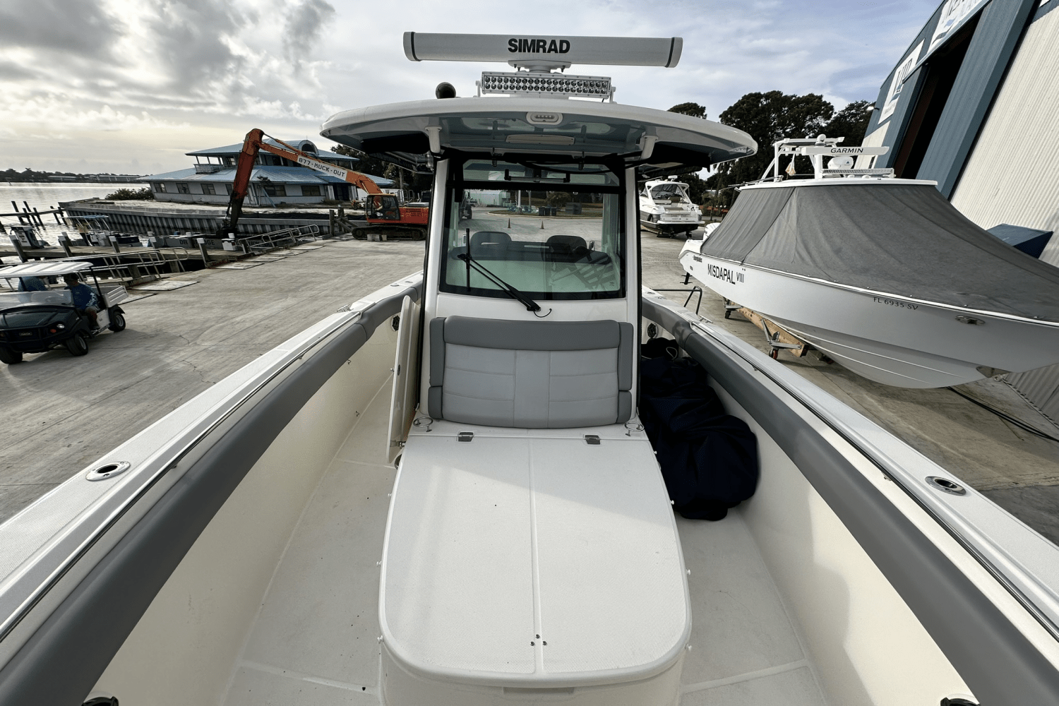Slide: The Image of Boston Whaler 330 OUTRAGE 2023 - 36