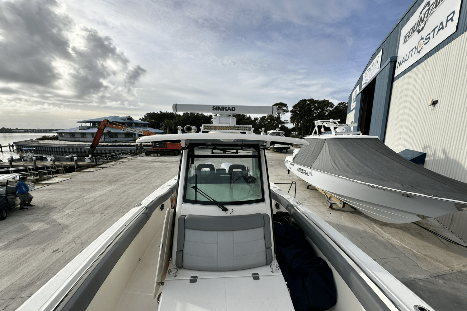 Slide: The Image of Boston Whaler 330 OUTRAGE 2023 - 37