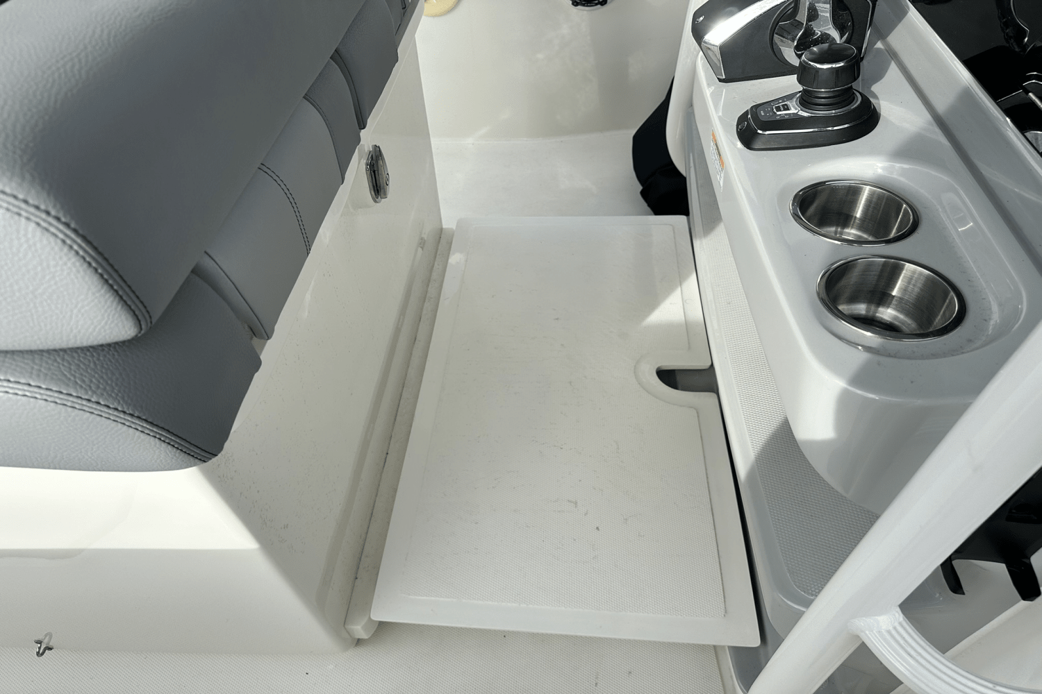 Slide: The Image of Boston Whaler 330 OUTRAGE 2023 - 39
