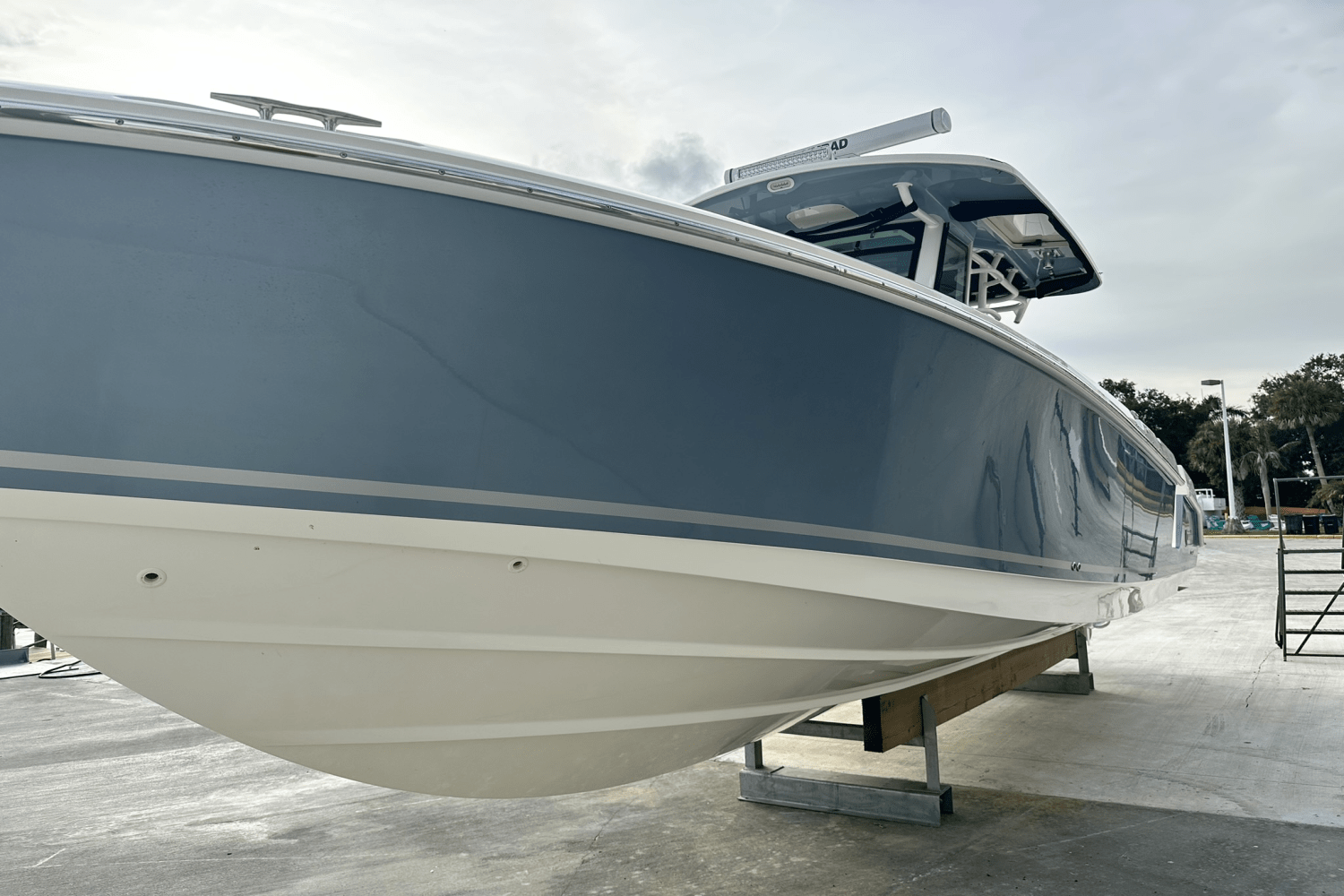 Slide: The Image of Boston Whaler 330 OUTRAGE 2023 - 5