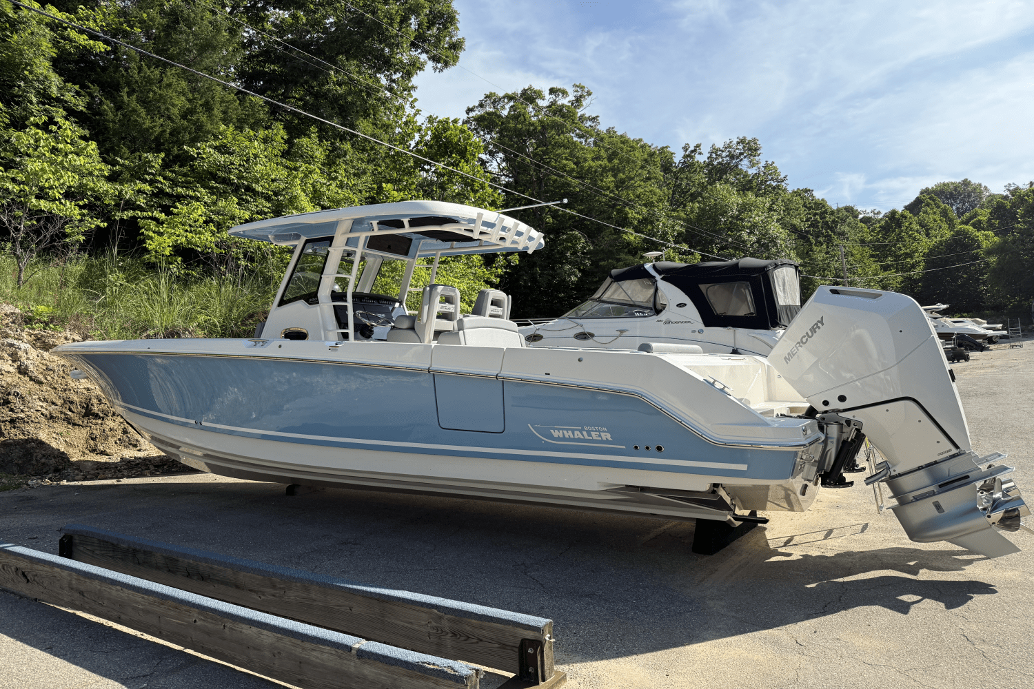 Slide: The Image of Boston Whaler 330 Outrage 2025 - 0