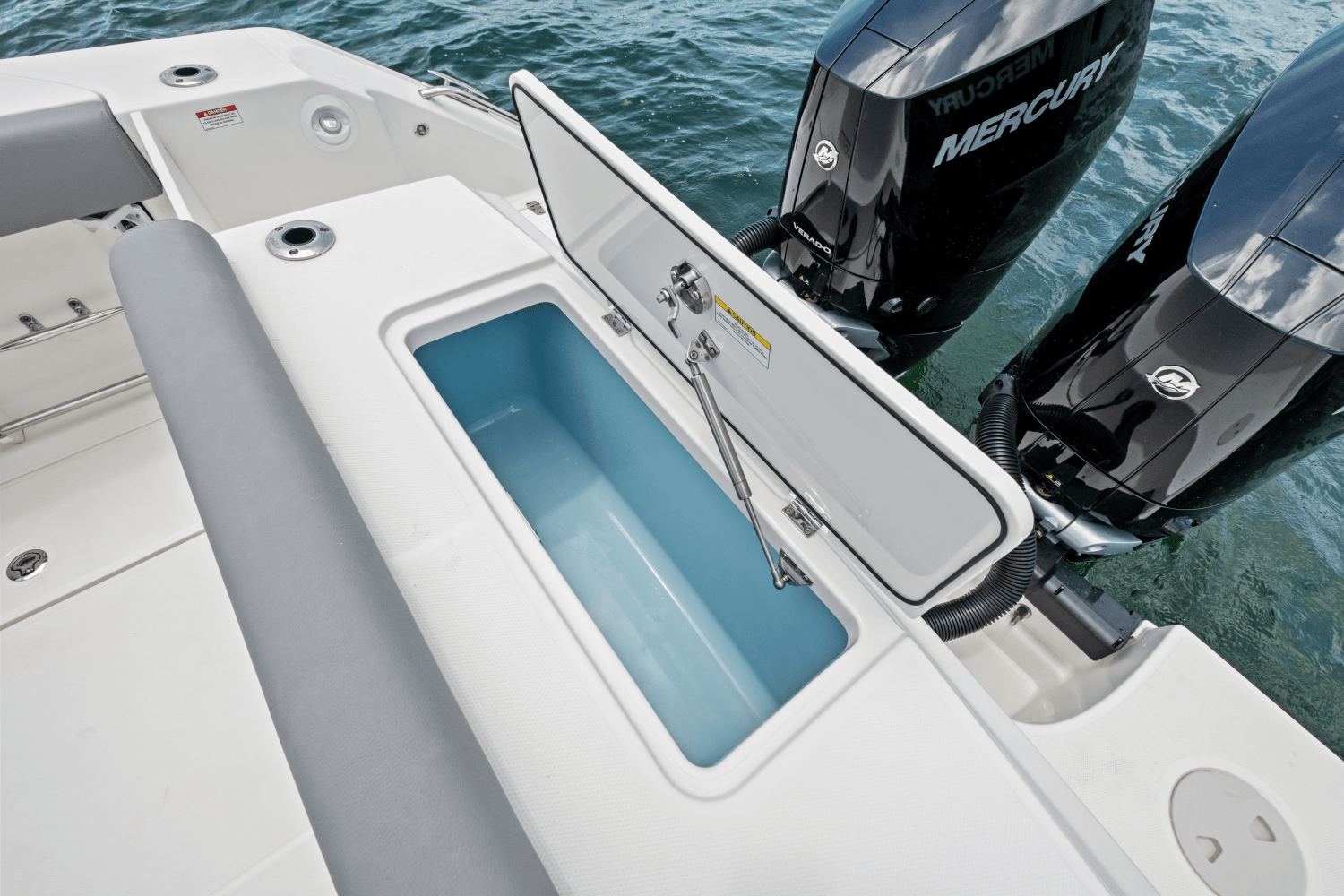 Slide: The Image of Boston Whaler 330 Outrage 2025 - 10