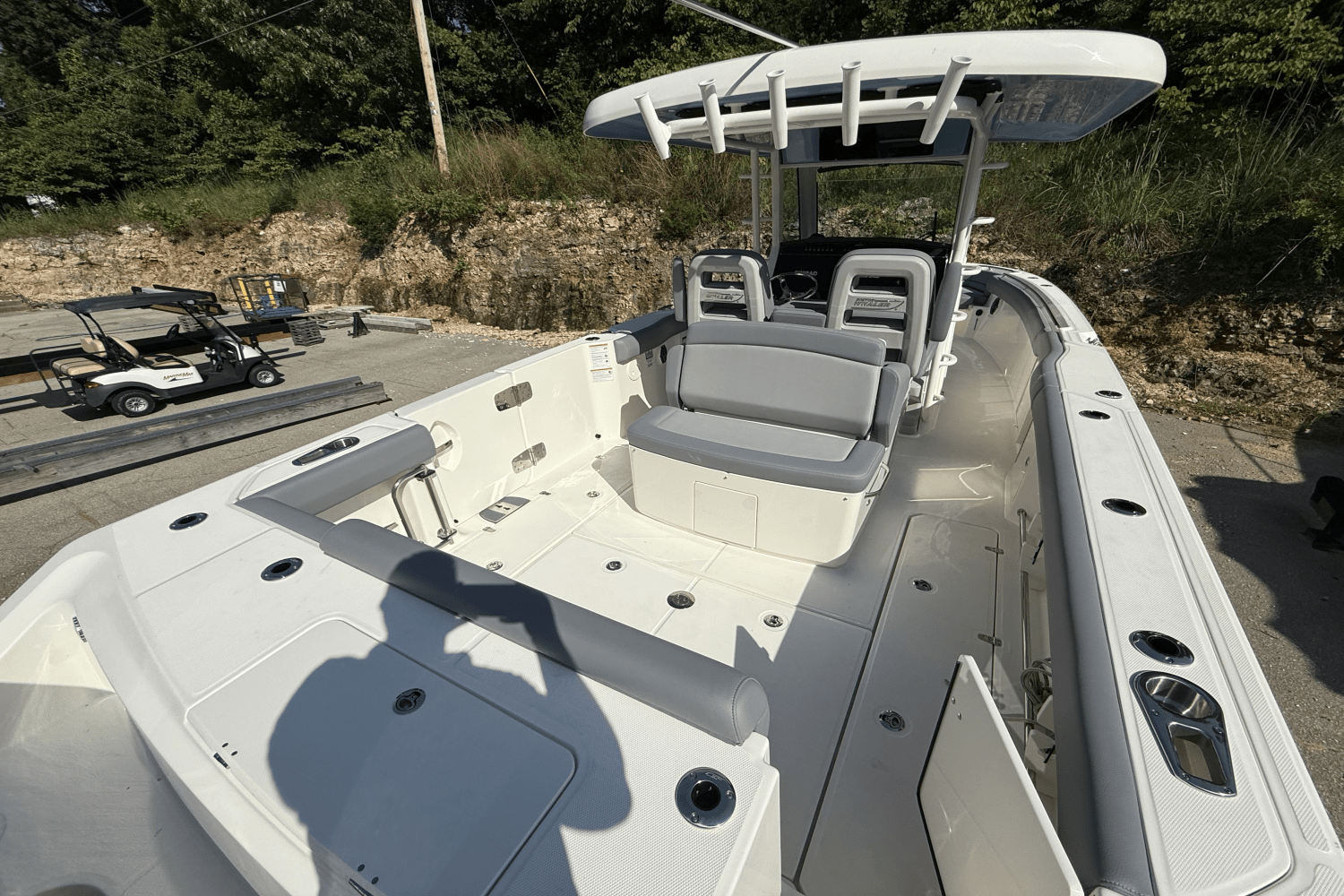 Slide: The Image of Boston Whaler 330 Outrage 2025 - 10