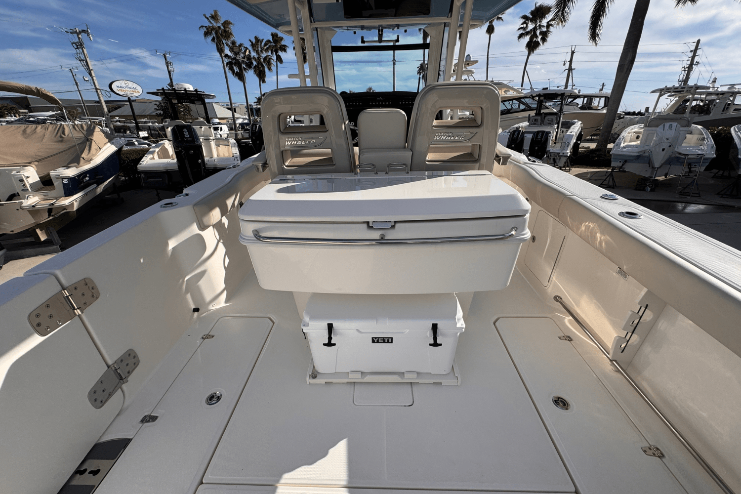Slide: The Image of Boston Whaler 330 Outrage 2025 - 12