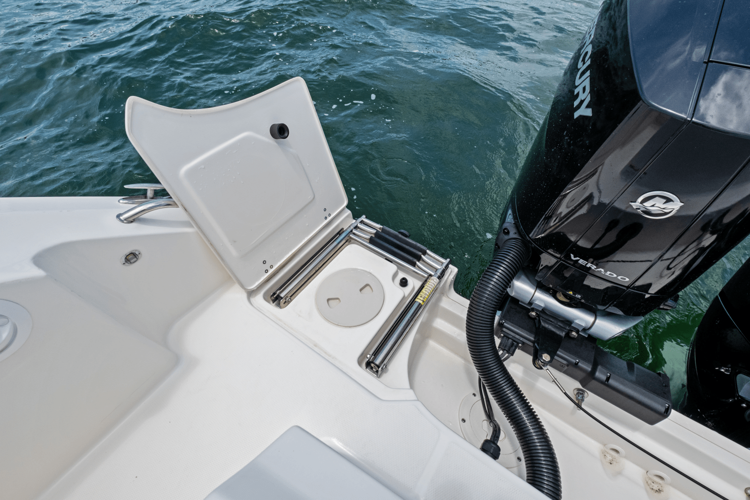 Slide: The Image of Boston Whaler 330 Outrage 2025 - 12