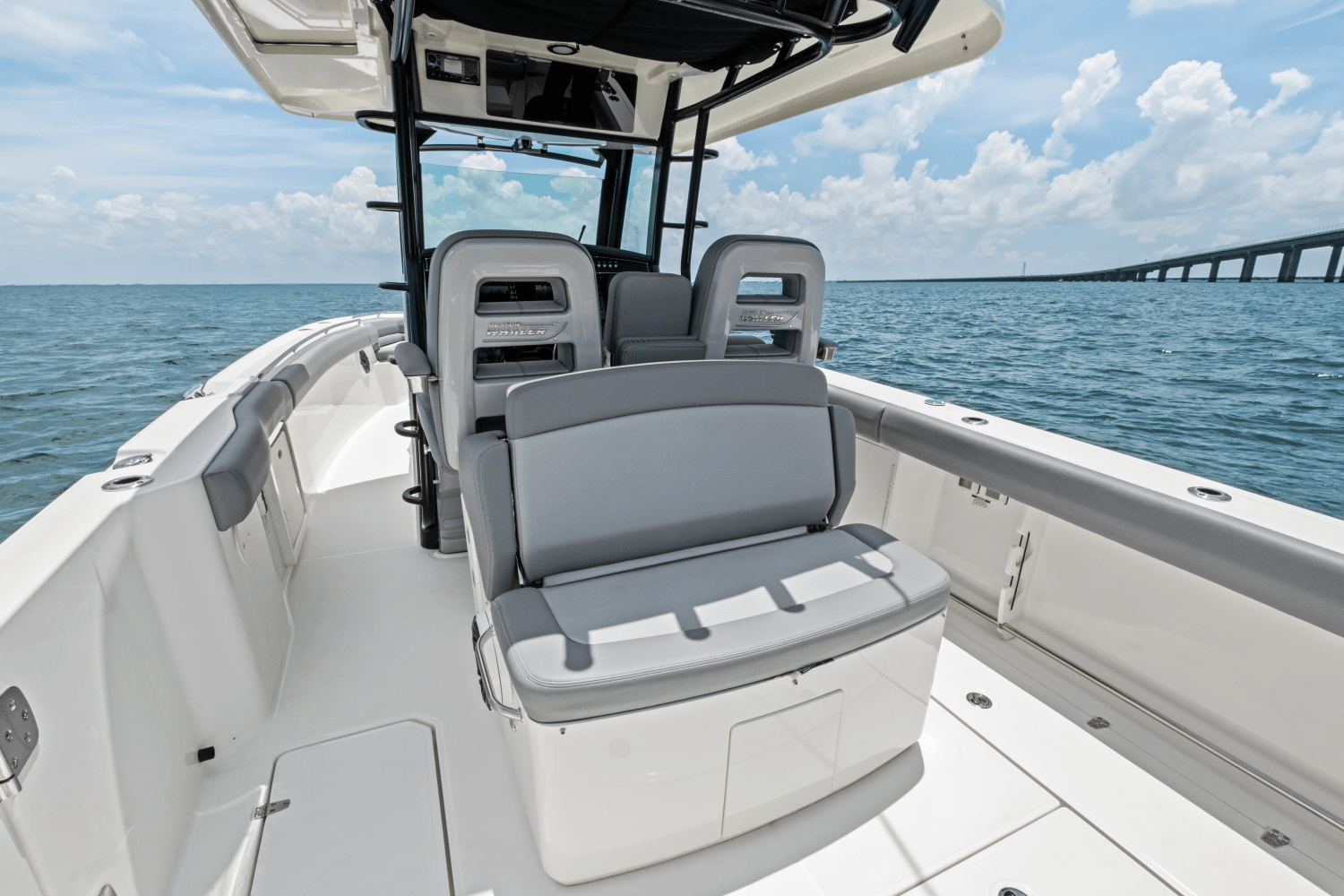 Slide: The Image of Boston Whaler 330 Outrage 2025 - 13