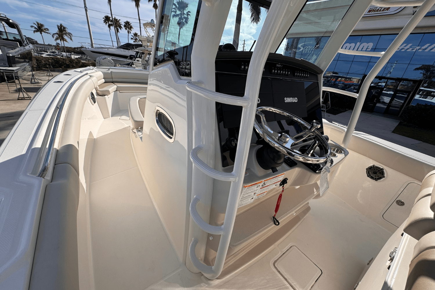 Slide: The Image of Boston Whaler 330 Outrage 2025 - 14