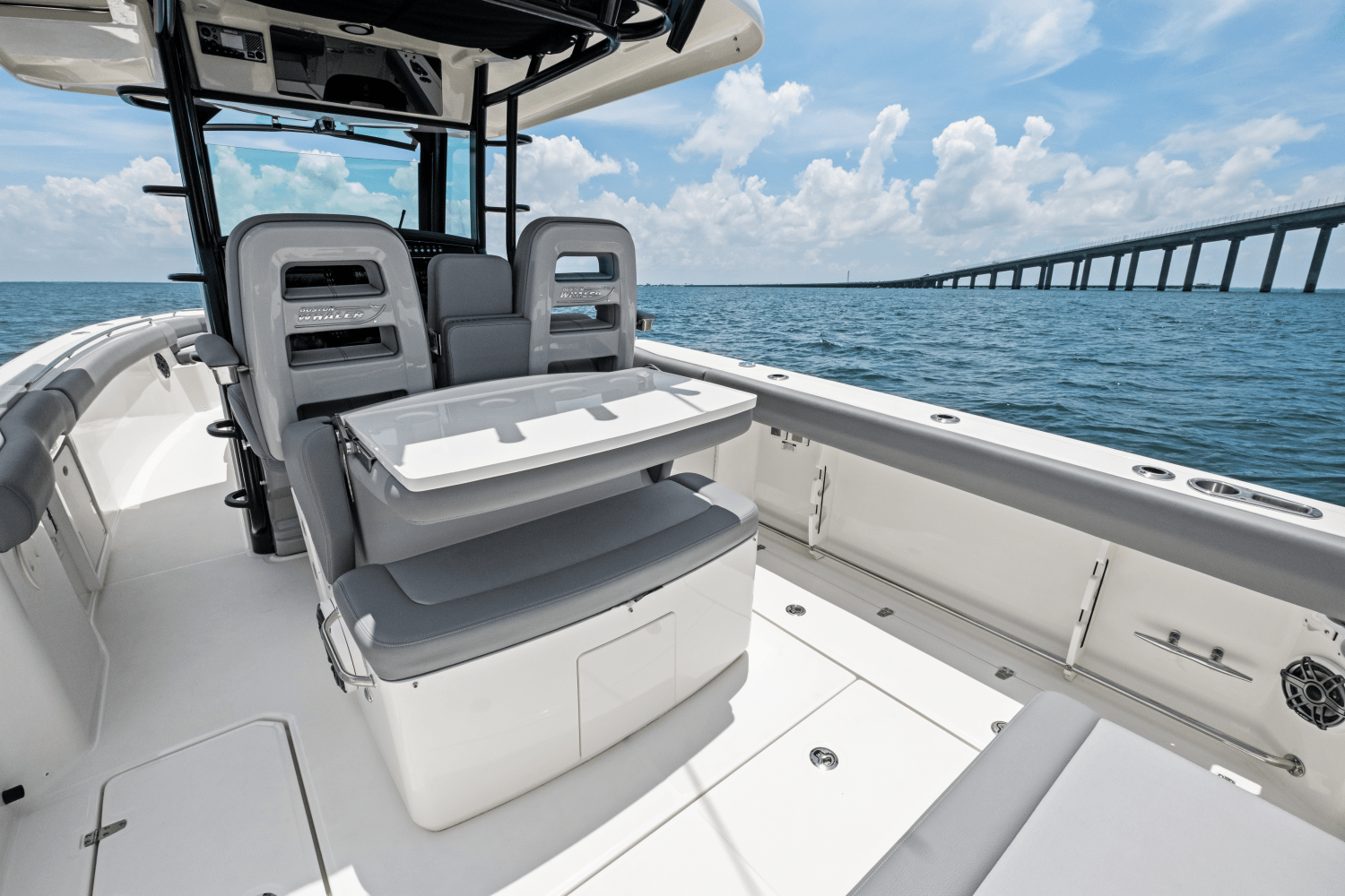 Slide: The Image of Boston Whaler 330 Outrage 2025 - 14