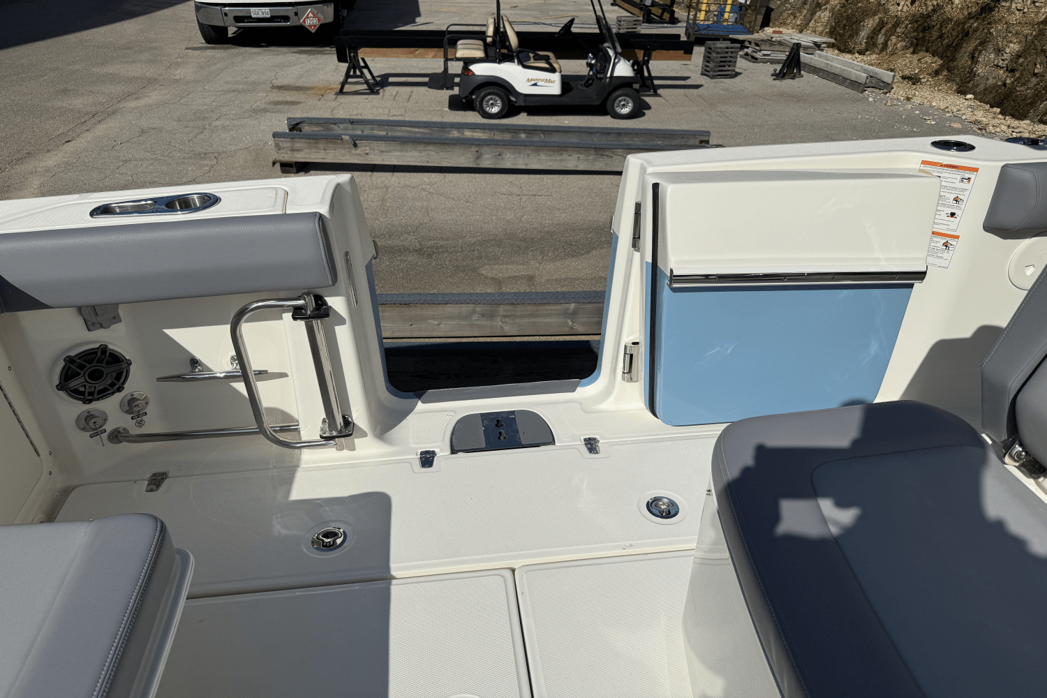 Slide: The Image of Boston Whaler 330 Outrage 2025 - 15