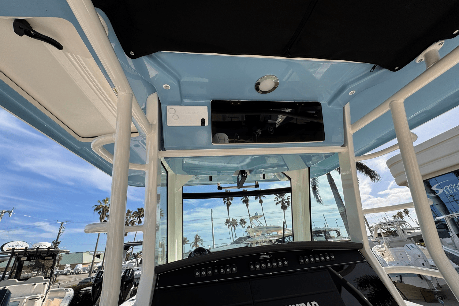Slide: The Image of Boston Whaler 330 Outrage 2025 - 16