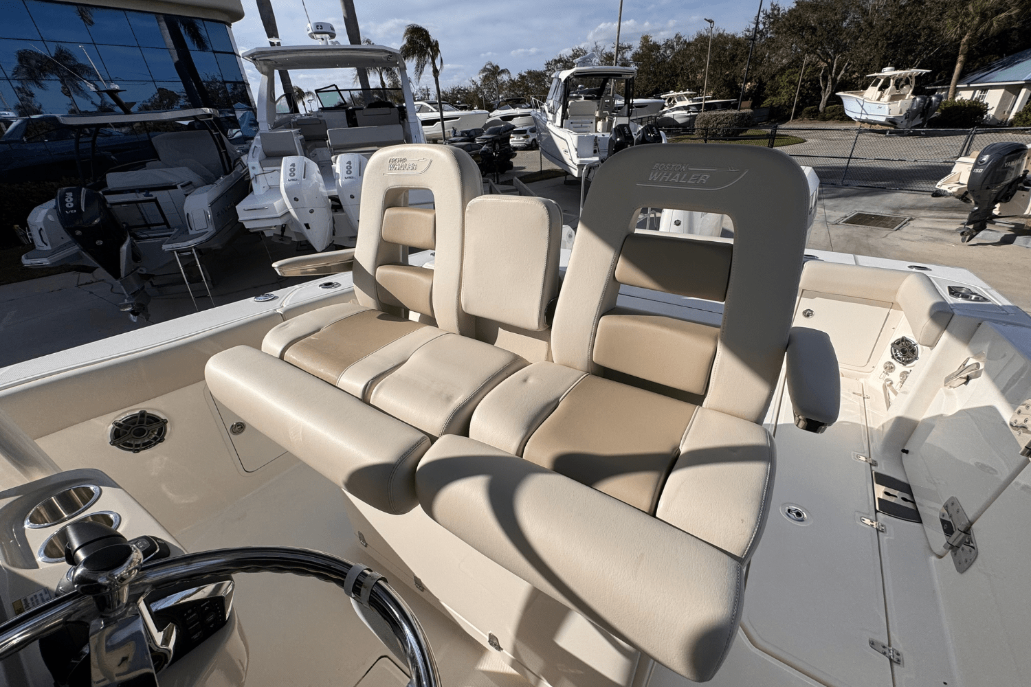 Slide: The Image of Boston Whaler 330 Outrage 2025 - 17