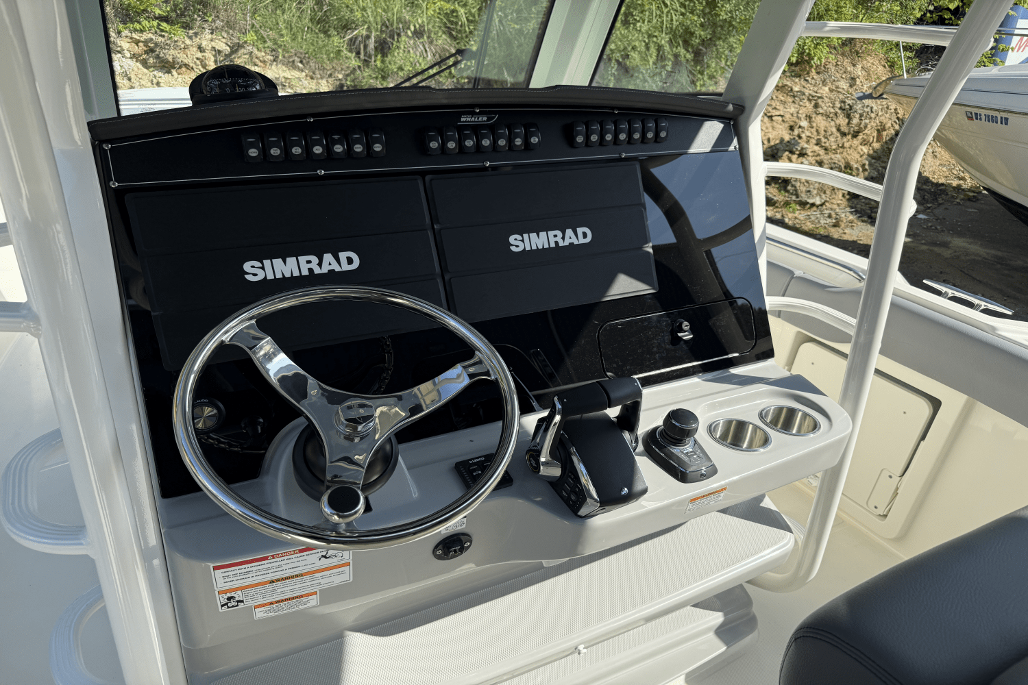 Slide: The Image of Boston Whaler 330 Outrage 2025 - 18