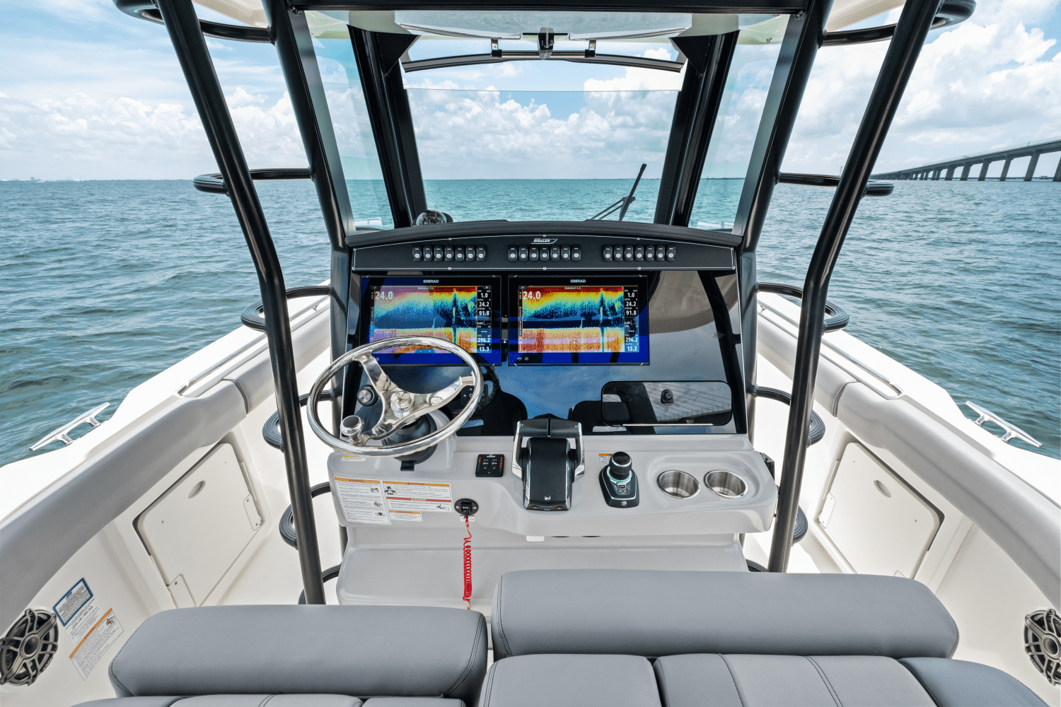 Slide: The Image of Boston Whaler 330 Outrage 2025 - 19