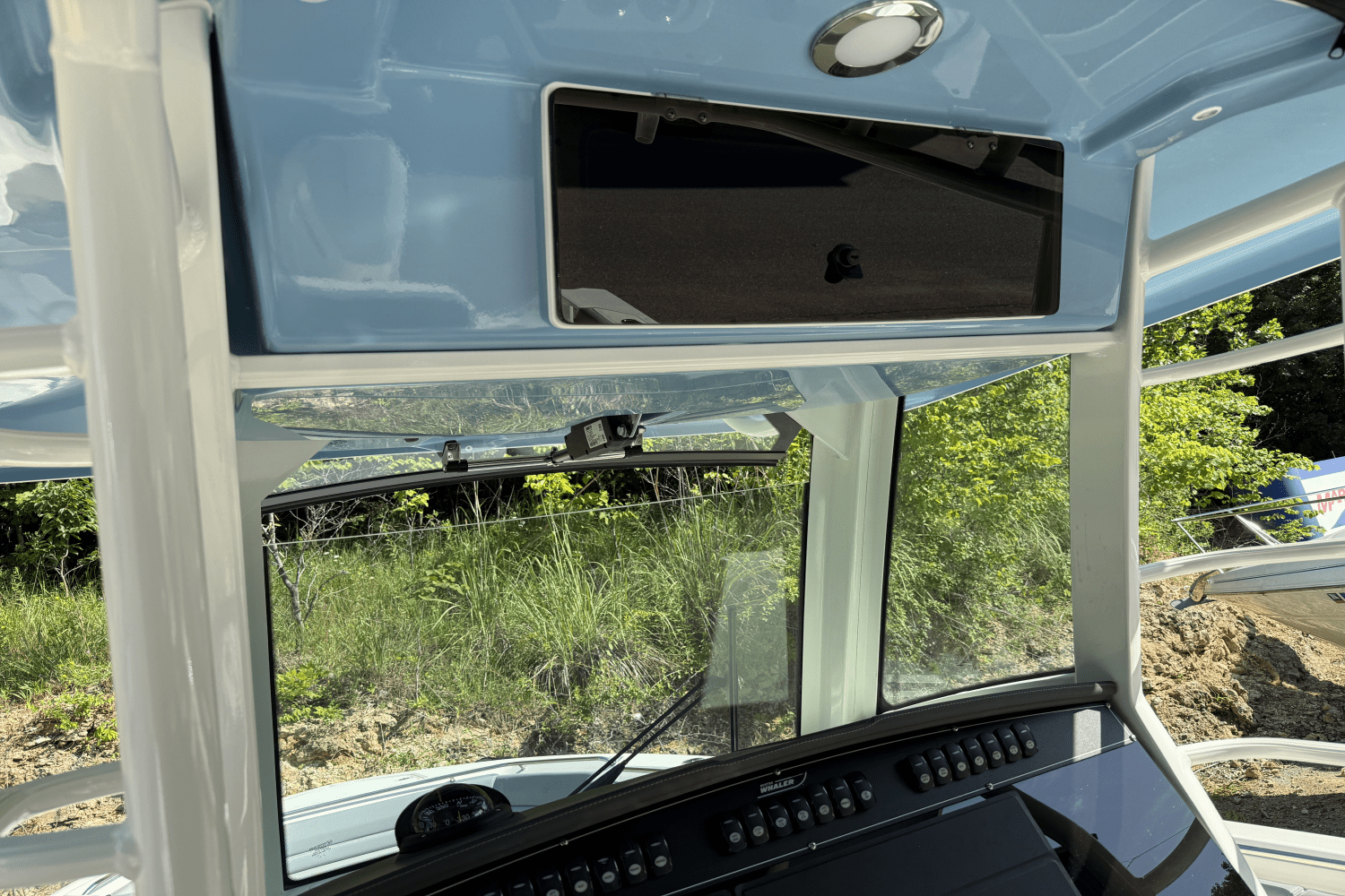 Slide: The Image of Boston Whaler 330 Outrage 2025 - 19