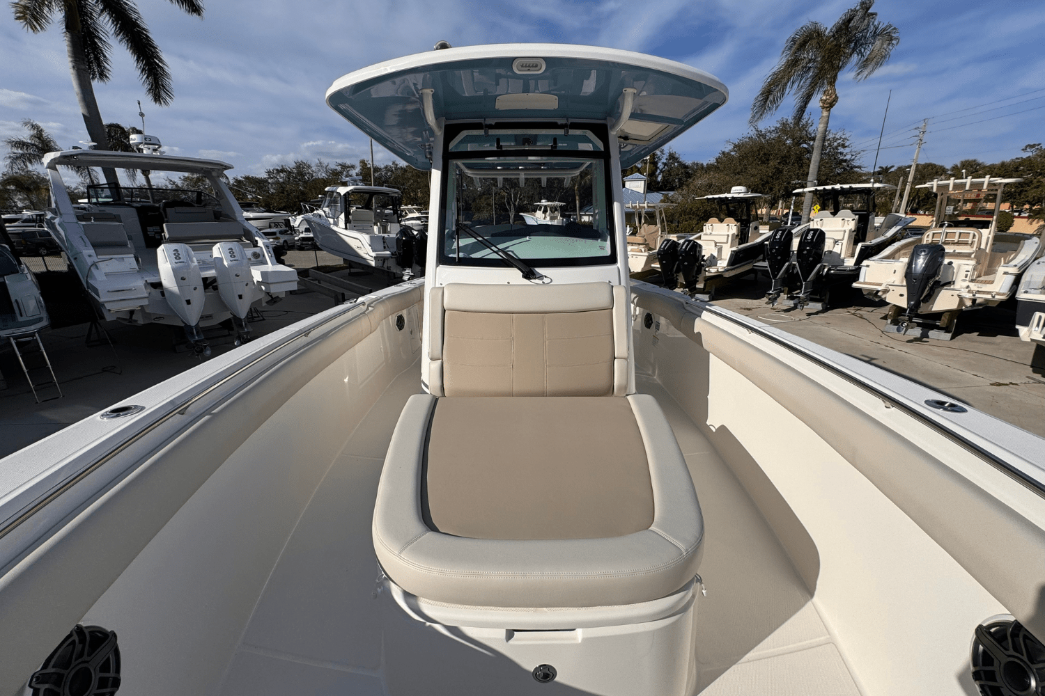 Slide: The Image of Boston Whaler 330 Outrage 2025 - 20