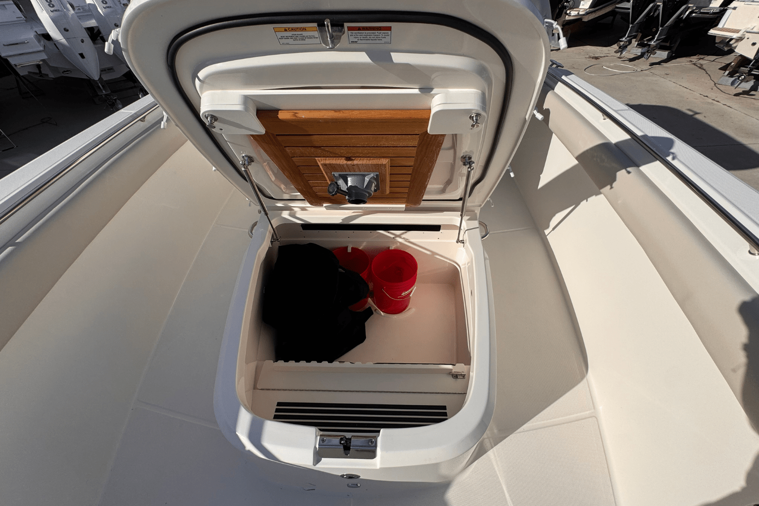 Slide: The Image of Boston Whaler 330 Outrage 2025 - 21