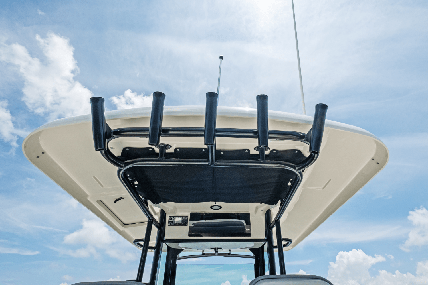 Slide: The Image of Boston Whaler 330 Outrage 2025 - 21