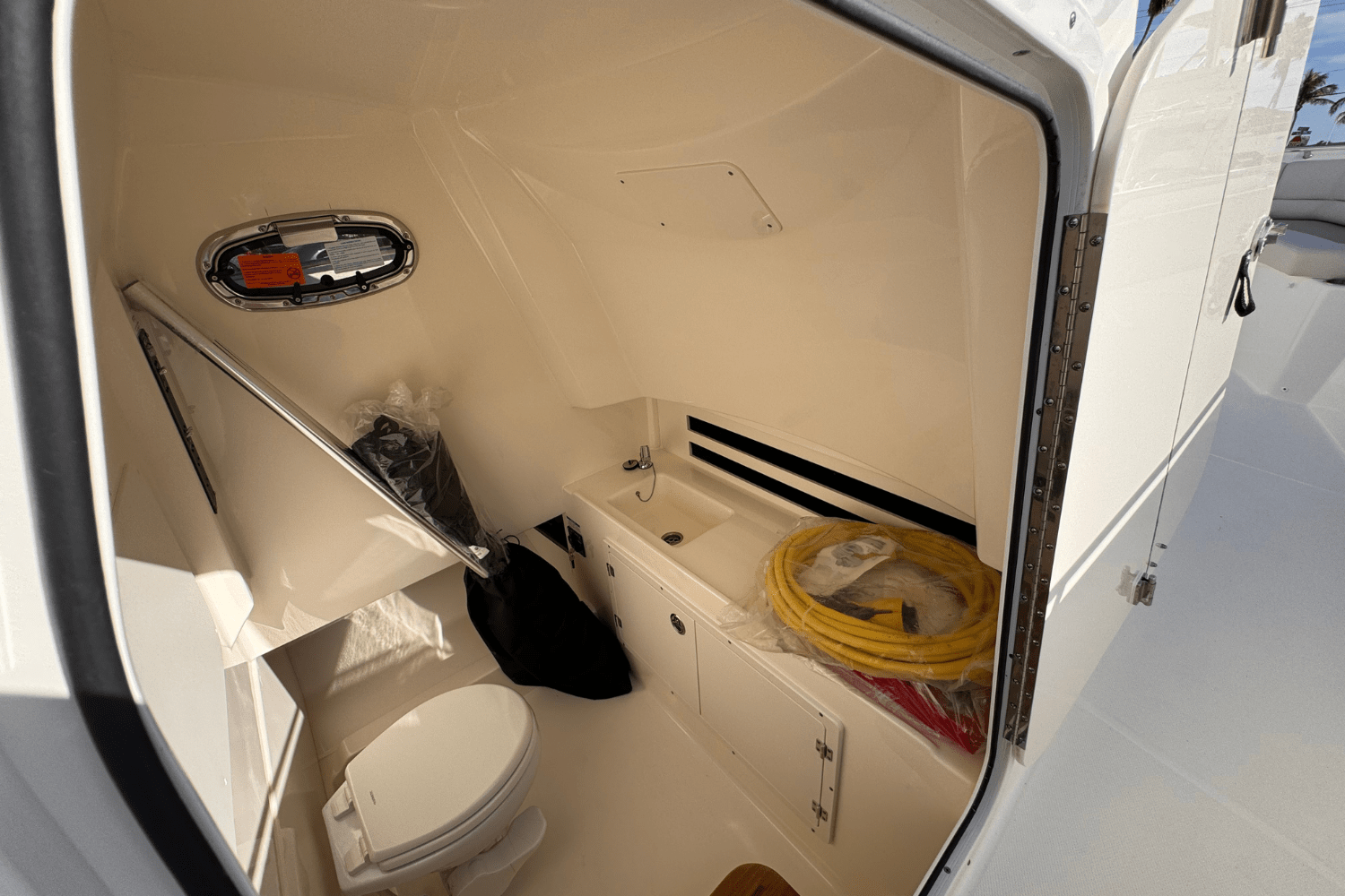 Slide: The Image of Boston Whaler 330 Outrage 2025 - 23