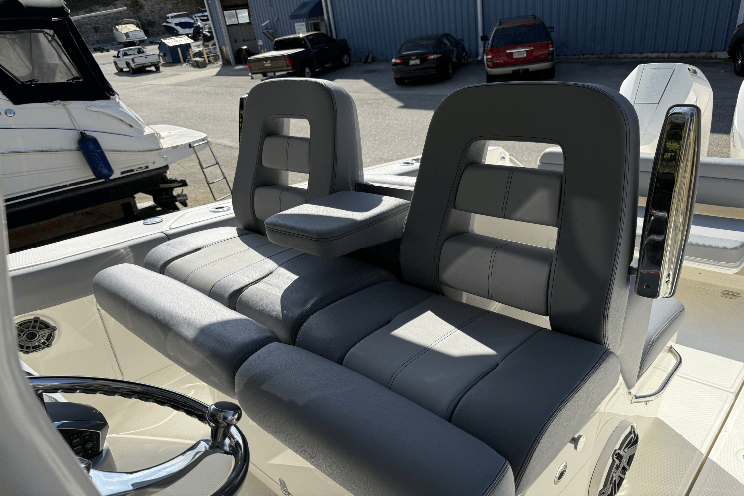 Slide: The Image of Boston Whaler 330 Outrage 2025 - 23