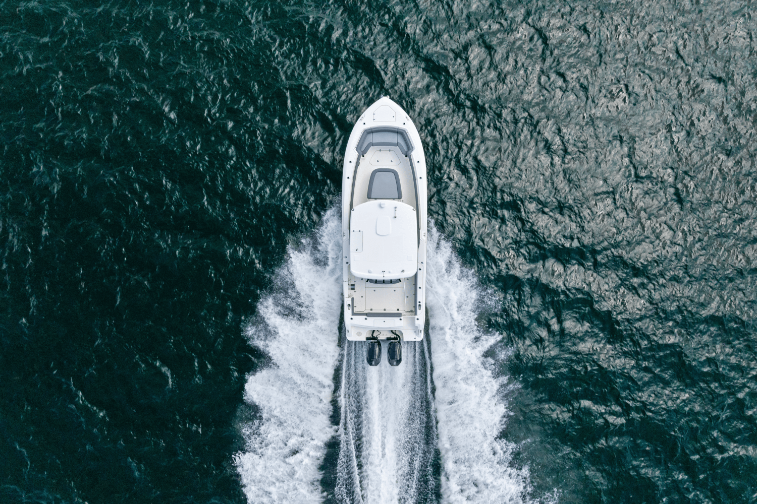 Slide: The Image of Boston Whaler 330 Outrage 2025 - 24