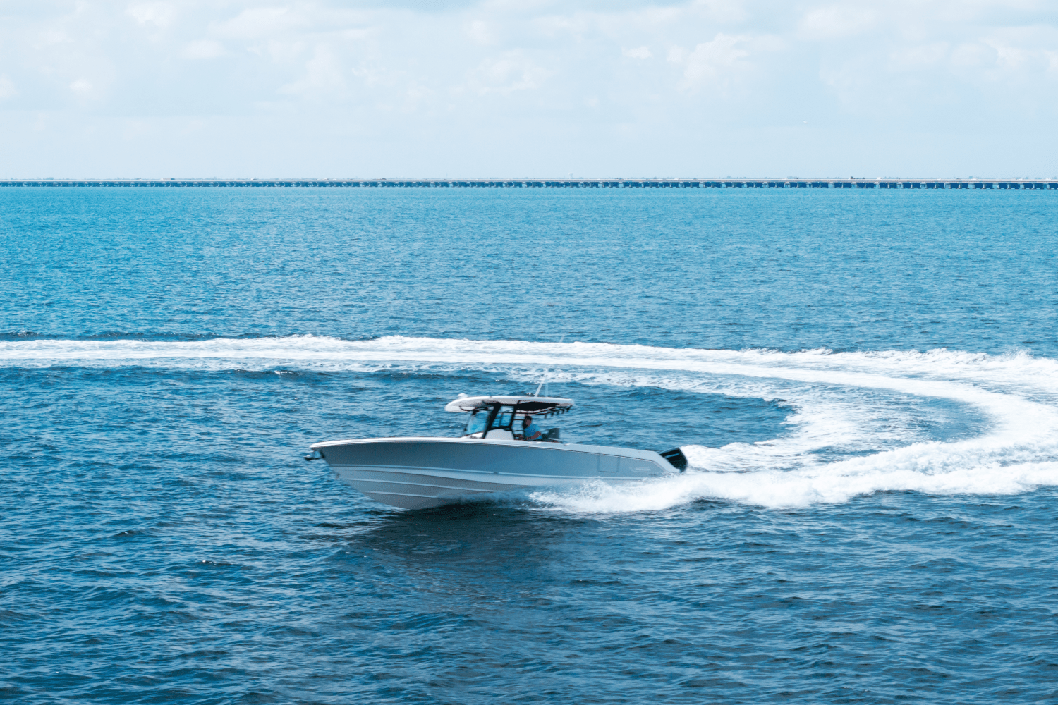 Slide: The Image of Boston Whaler 330 Outrage 2025 - 26