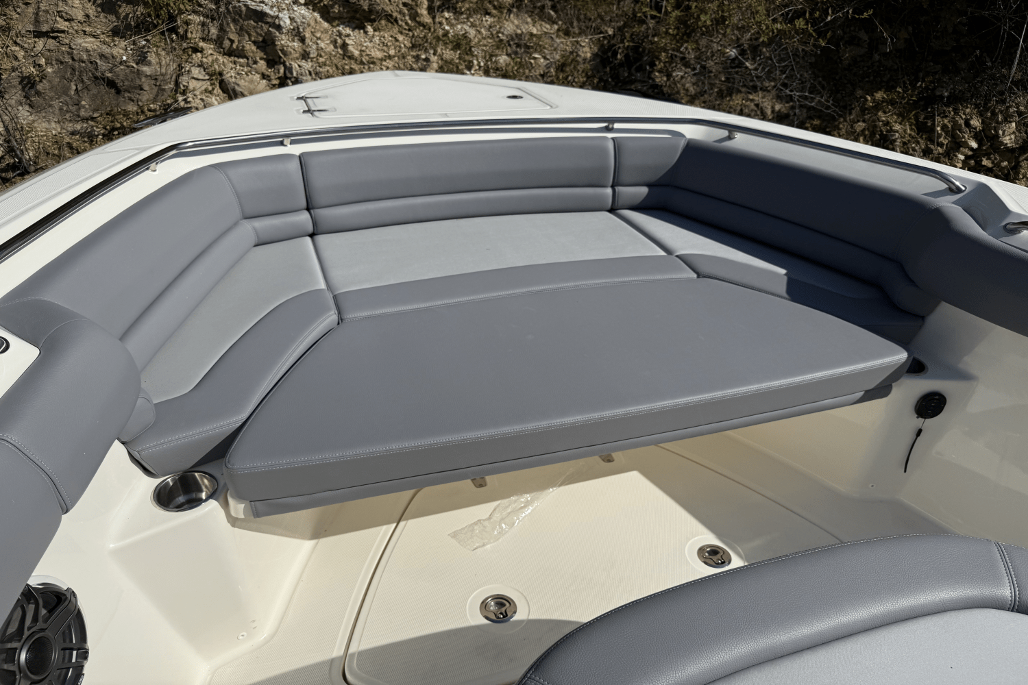 Slide: The Image of Boston Whaler 330 Outrage 2025 - 26