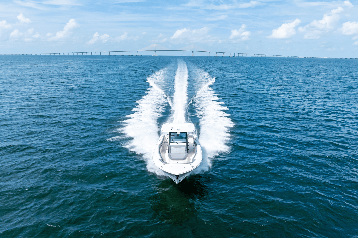Slide: The Image of Boston Whaler 330 Outrage 2025 - 27