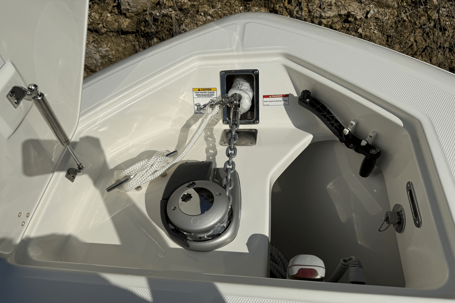 Slide: The Image of Boston Whaler 330 Outrage 2025 - 27
