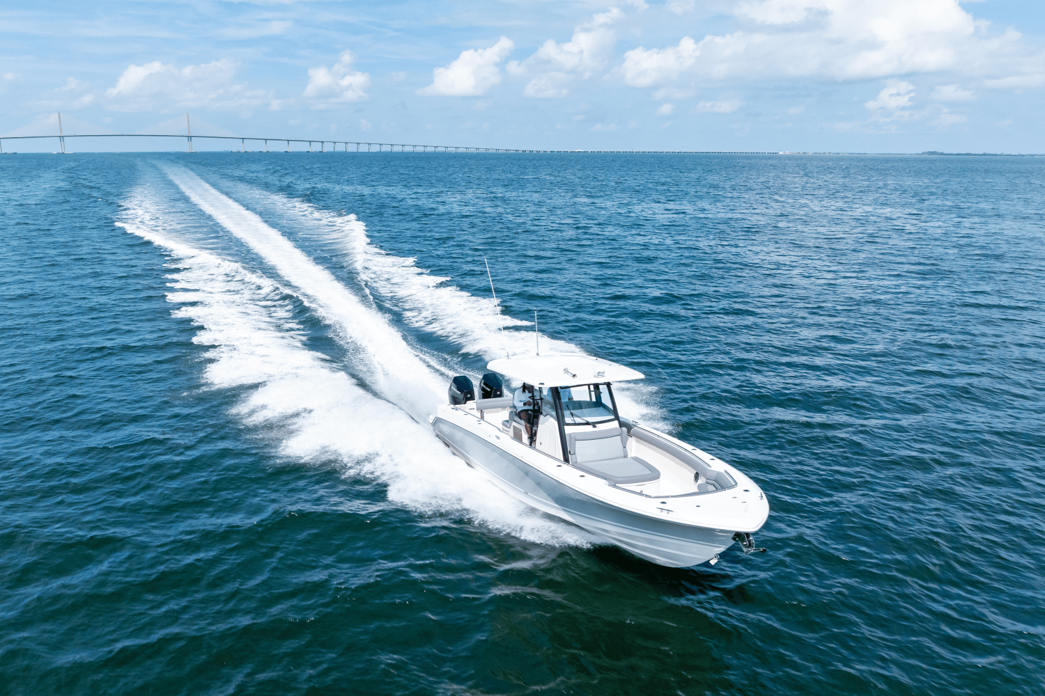 Slide: The Image of Boston Whaler 330 Outrage 2025 - 28