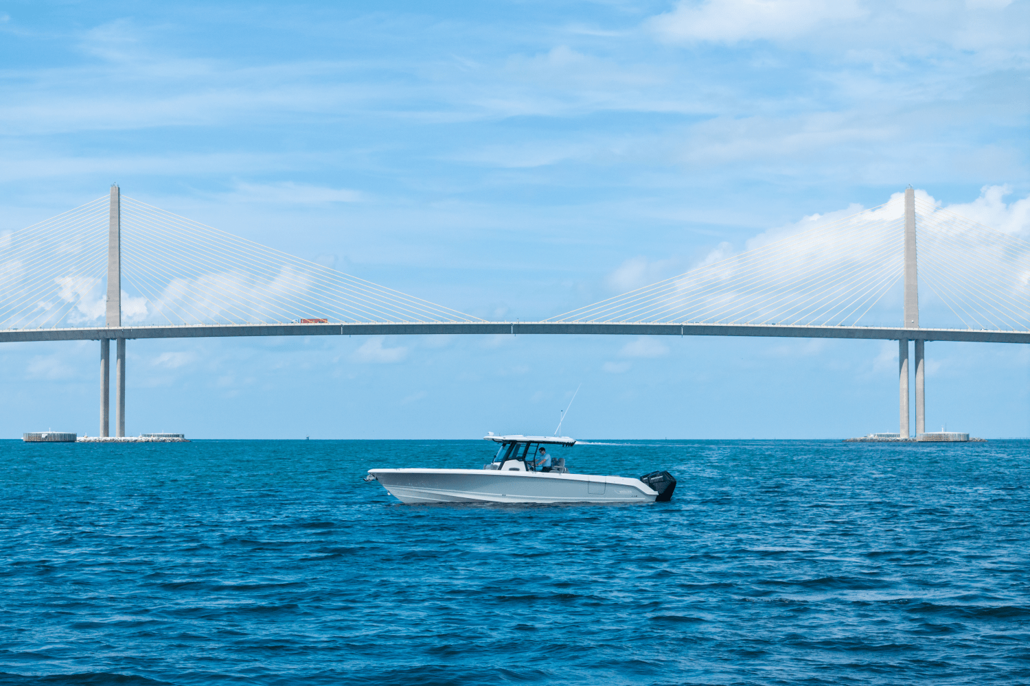 Slide: The Image of Boston Whaler 330 Outrage 2025 - 3