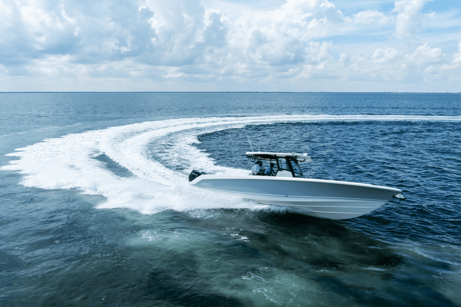 Slide: The Image of Boston Whaler 330 Outrage 2025 - 30