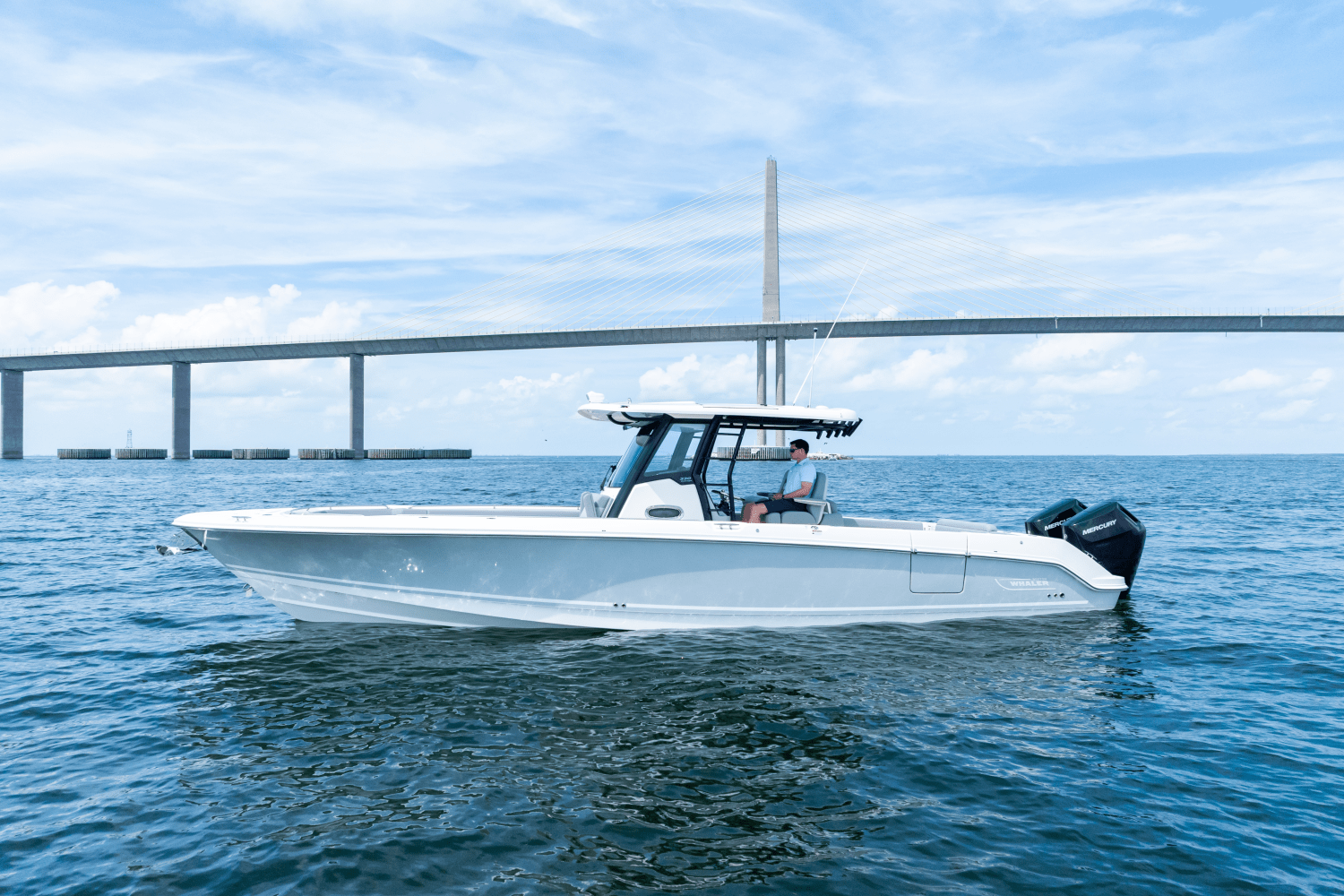 Slide: The Image of Boston Whaler 330 Outrage 2025 - 32