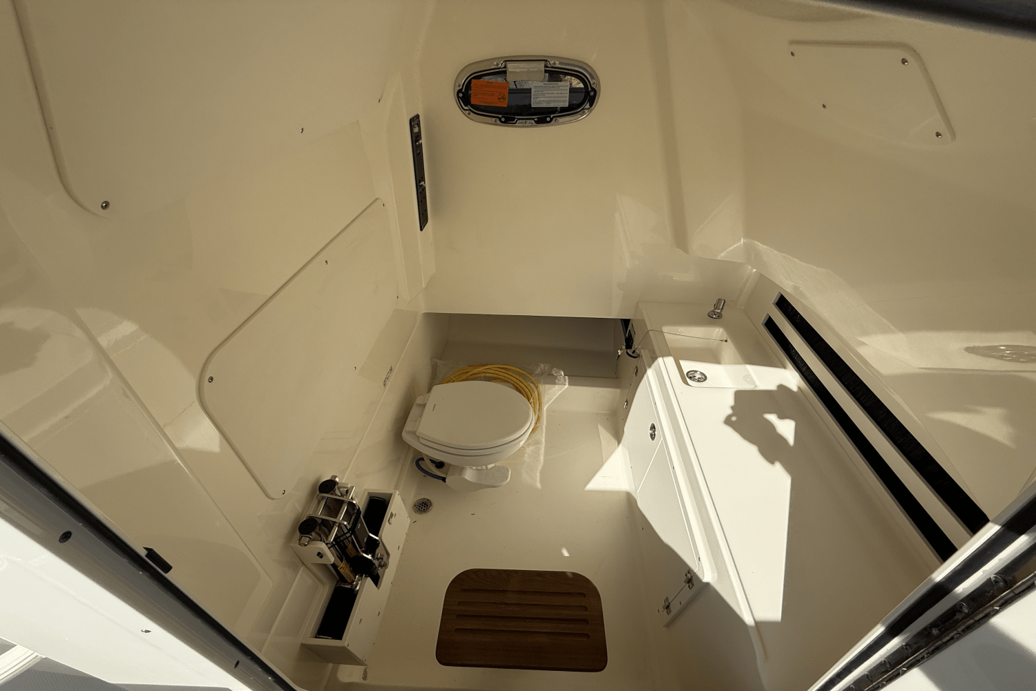 Slide: The Image of Boston Whaler 330 Outrage 2025 - 33