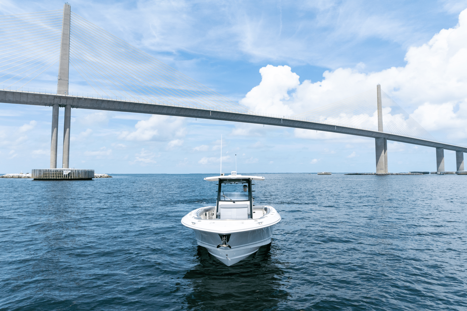 Slide: The Image of Boston Whaler 330 Outrage 2025 - 34