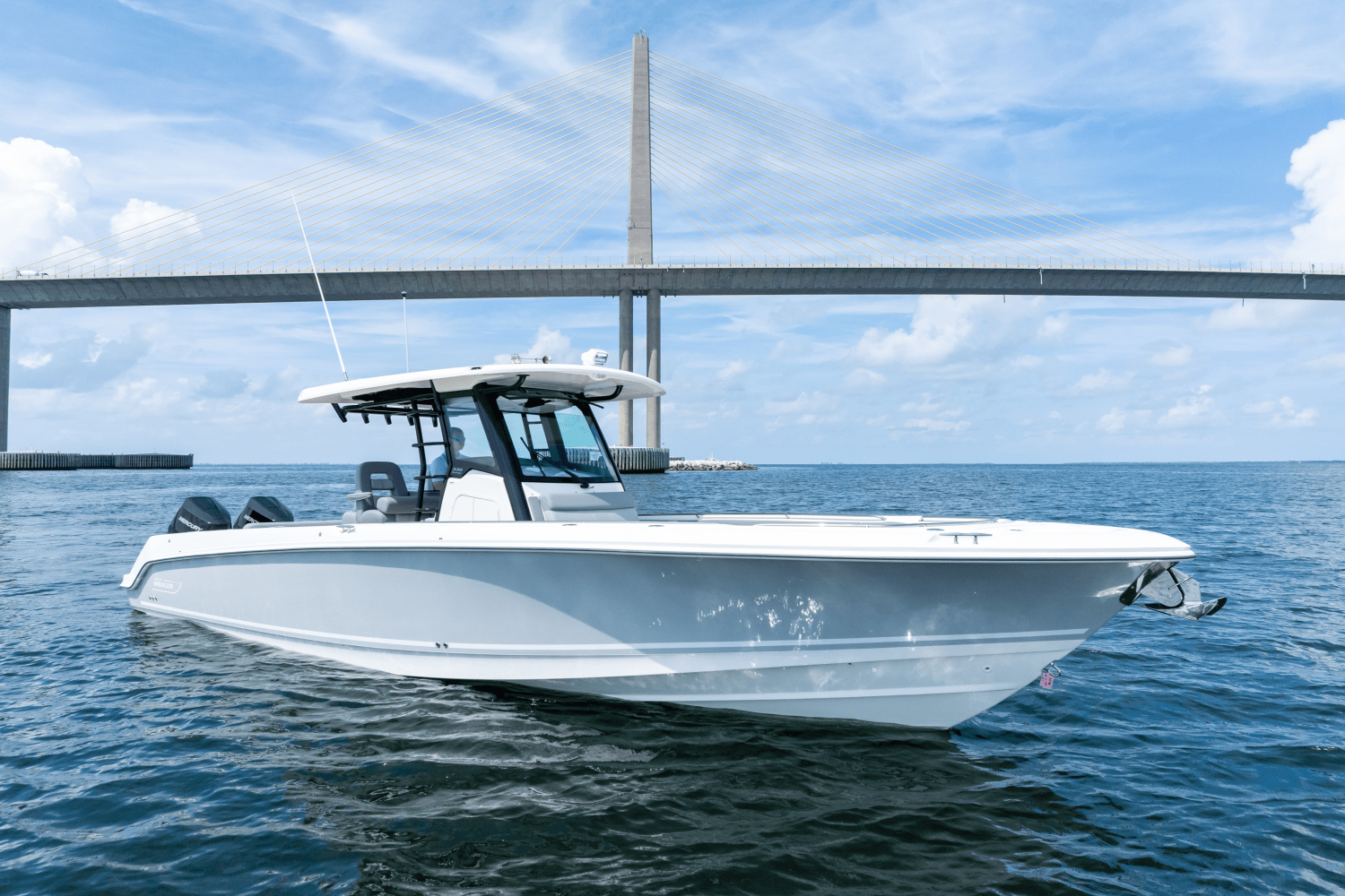Slide: The Image of Boston Whaler 330 Outrage 2025 - 36
