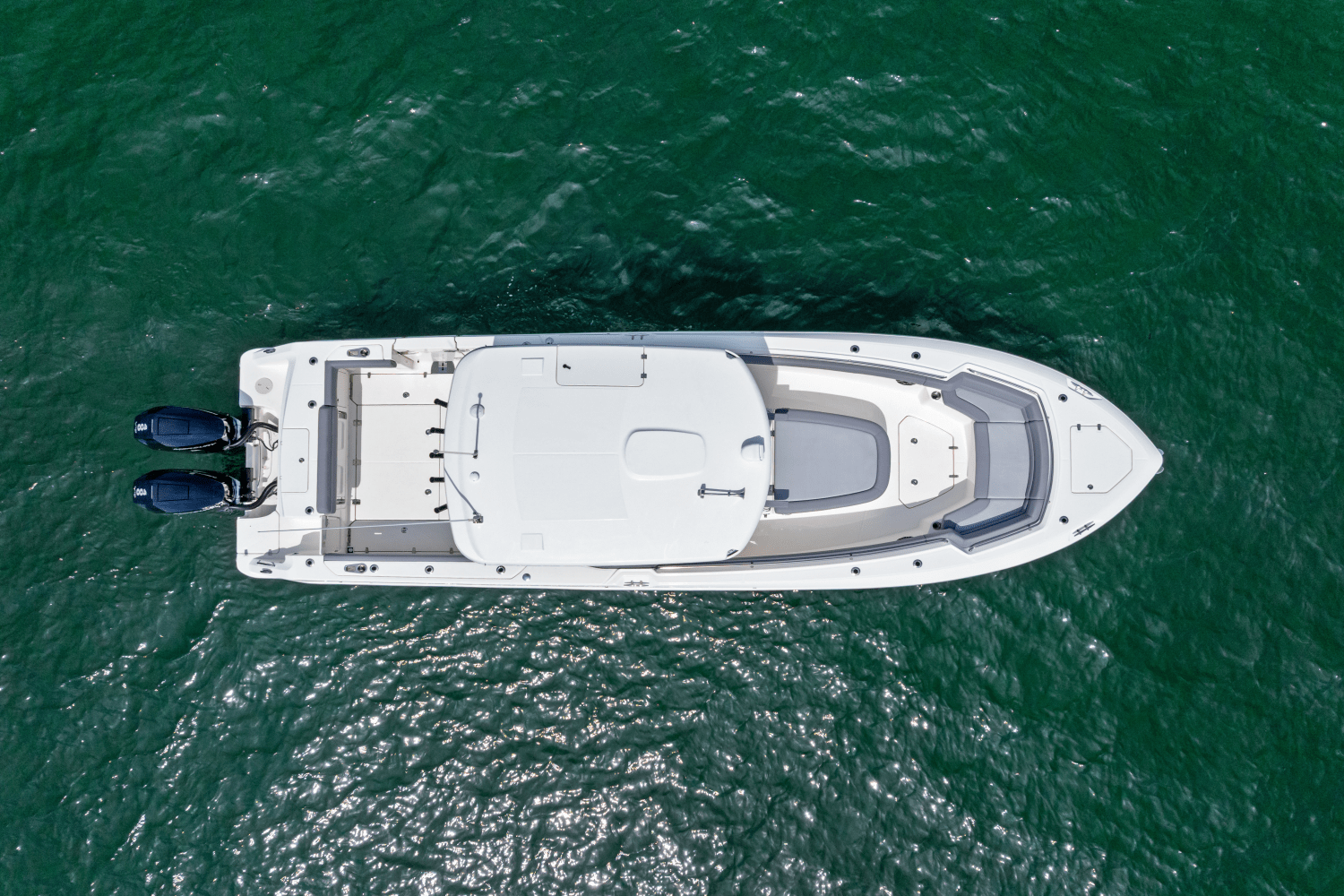 Slide: The Image of Boston Whaler 330 Outrage 2025 - 40