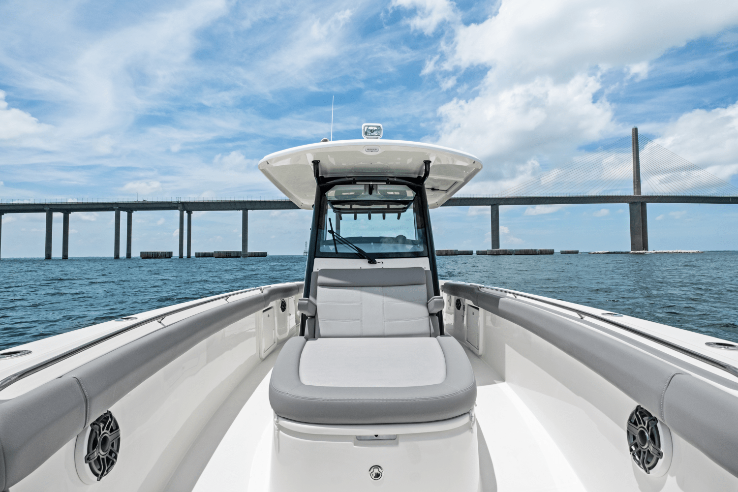 Slide: The Image of Boston Whaler 330 Outrage 2025 - 41