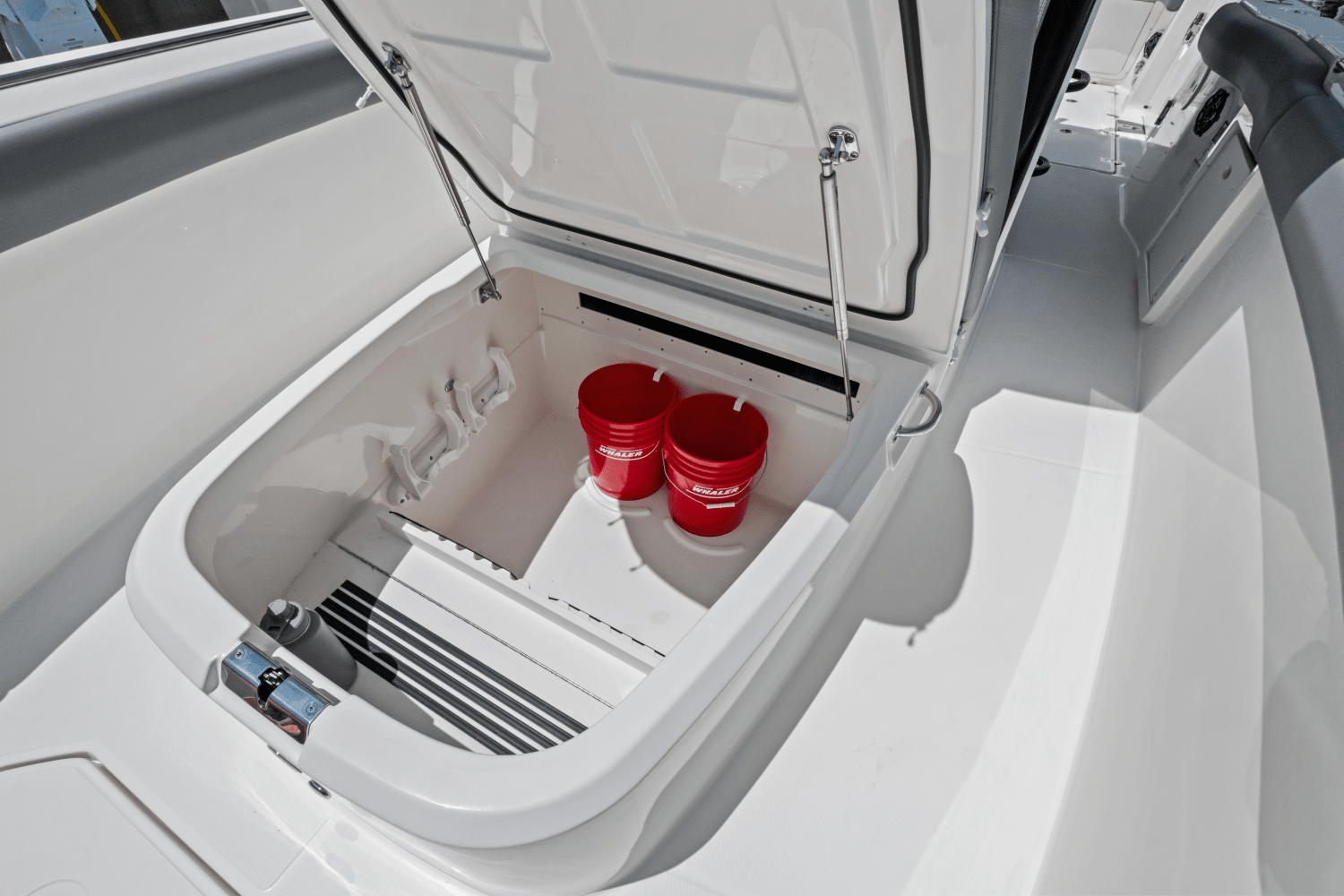 Slide: The Image of Boston Whaler 330 Outrage 2025 - 43