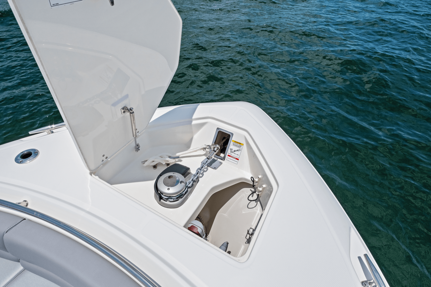 Slide: The Image of Boston Whaler 330 Outrage 2025 - 44