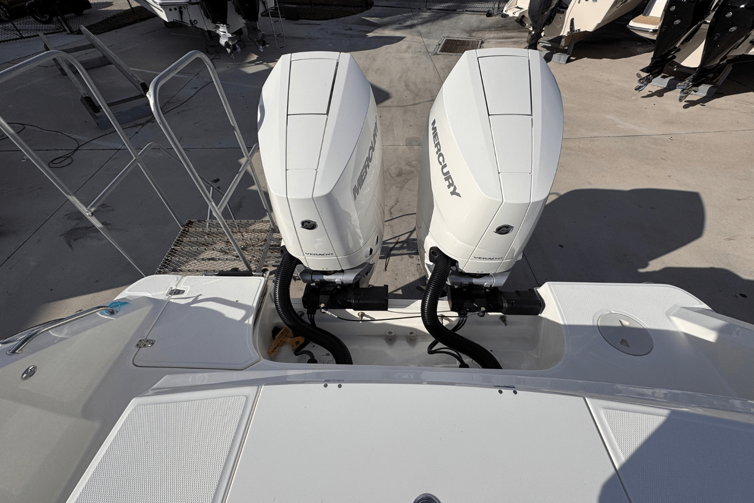 Slide: The Image of Boston Whaler 330 Outrage 2025 - 5