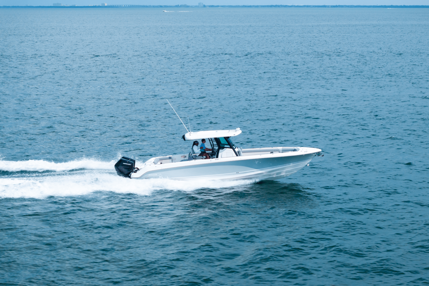 Slide: The Image of Boston Whaler 330 Outrage 2025 - 5