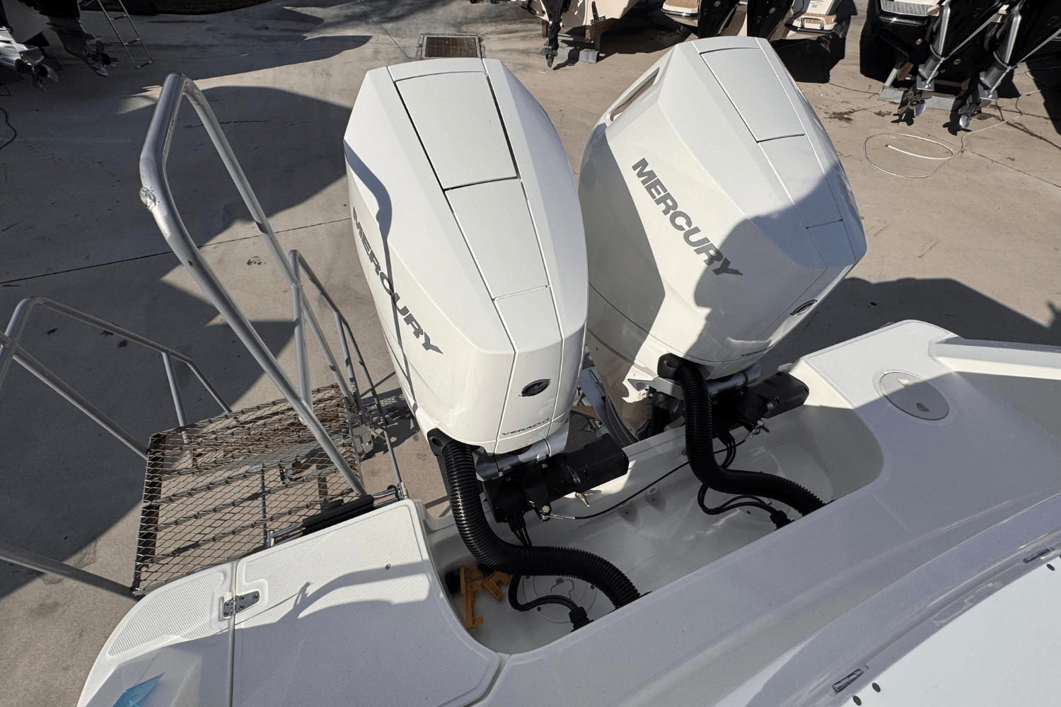 Slide: The Image of Boston Whaler 330 Outrage 2025 - 6