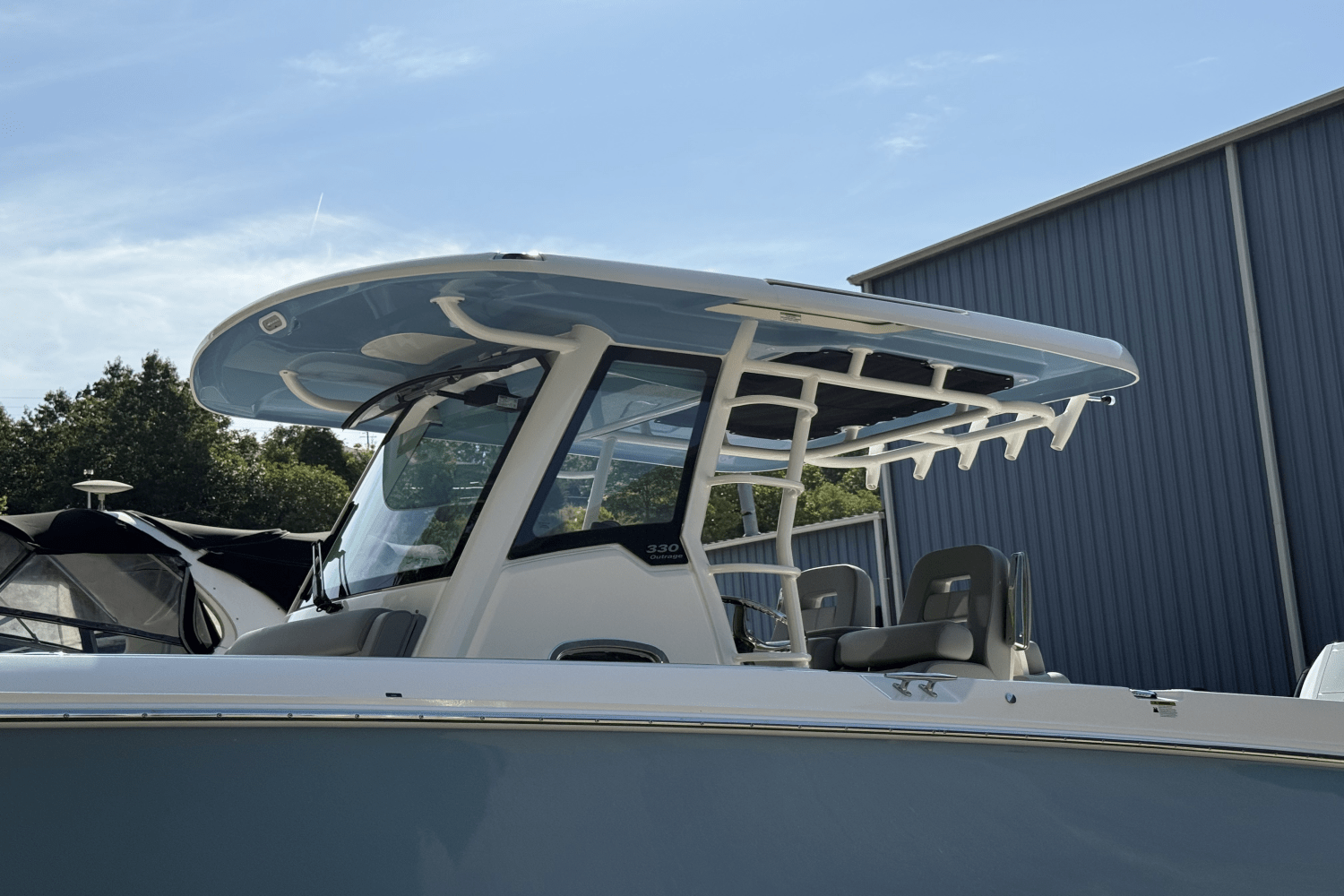 Slide: The Image of Boston Whaler 330 Outrage 2025 - 7